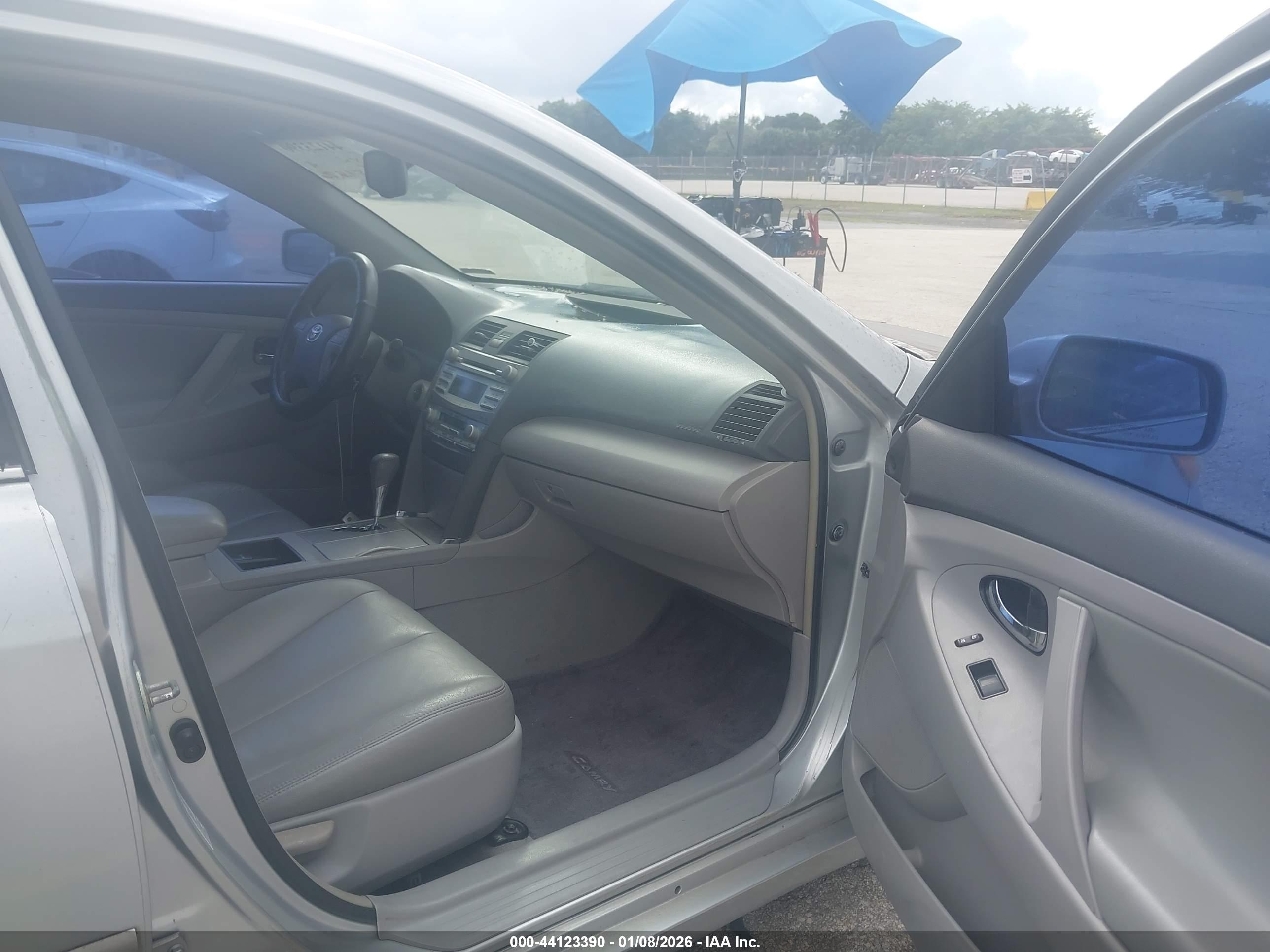 TOYOTA CAMRY image 5