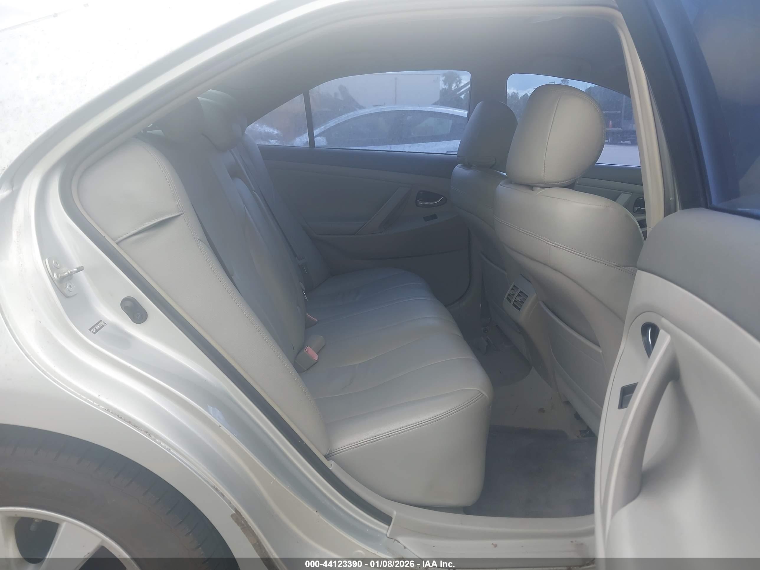TOYOTA CAMRY image 8