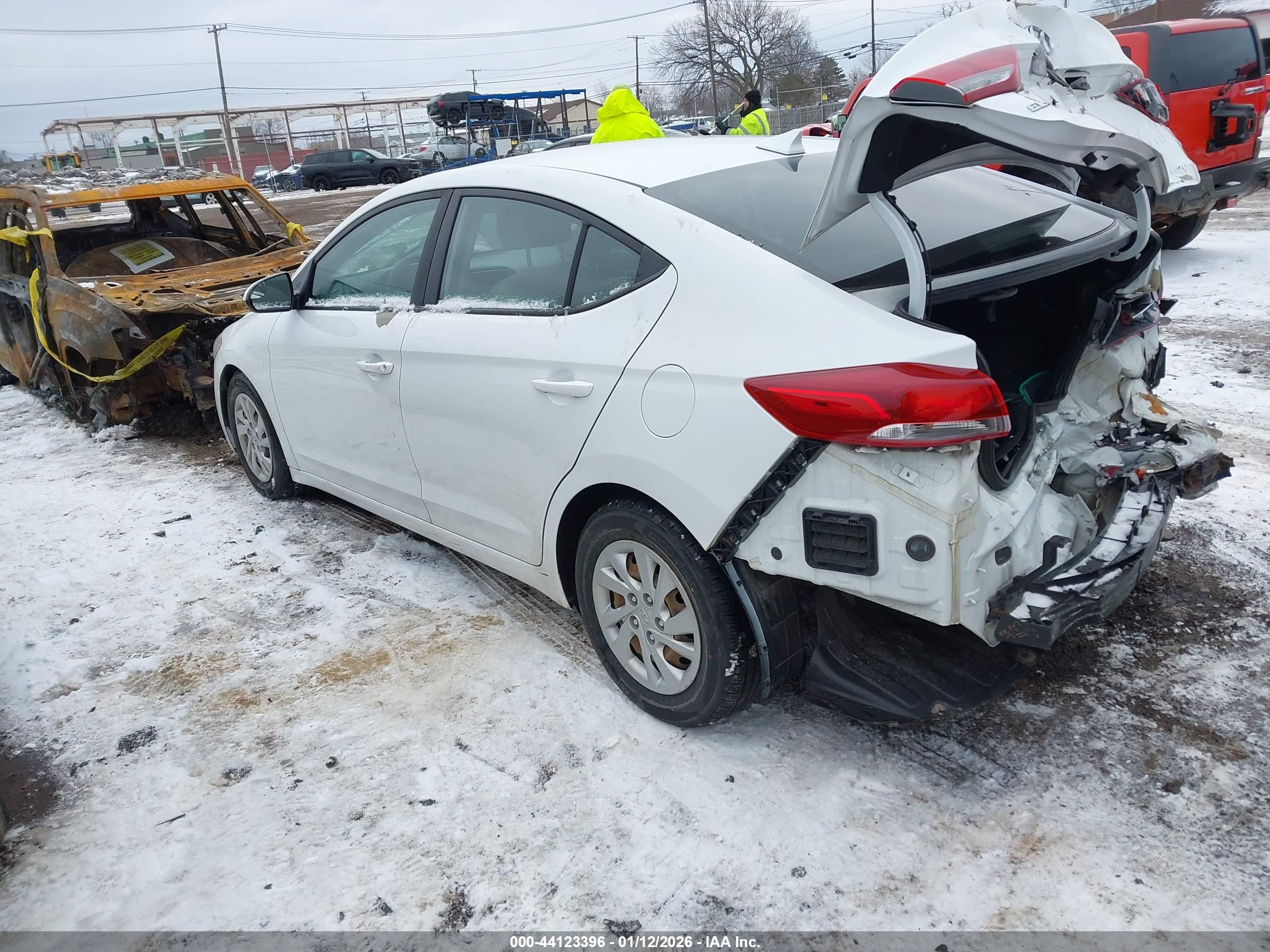 HYUNDAI ELANTRA image 3