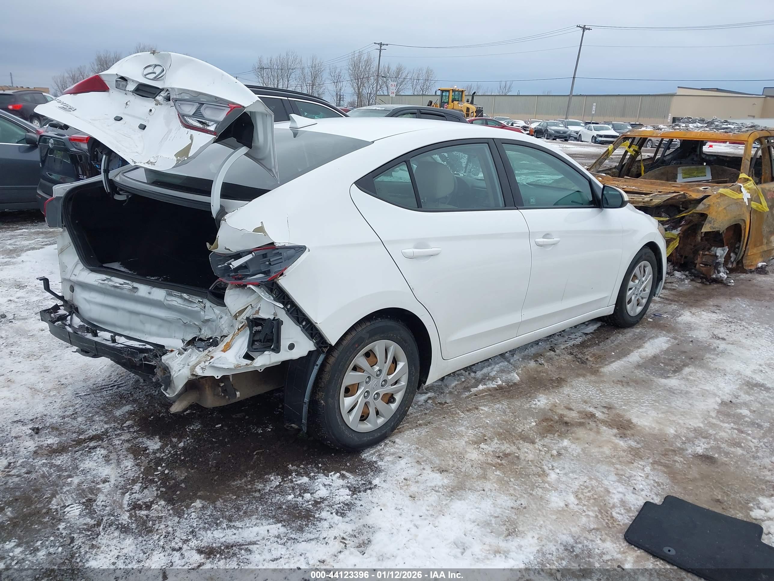 HYUNDAI ELANTRA image 4