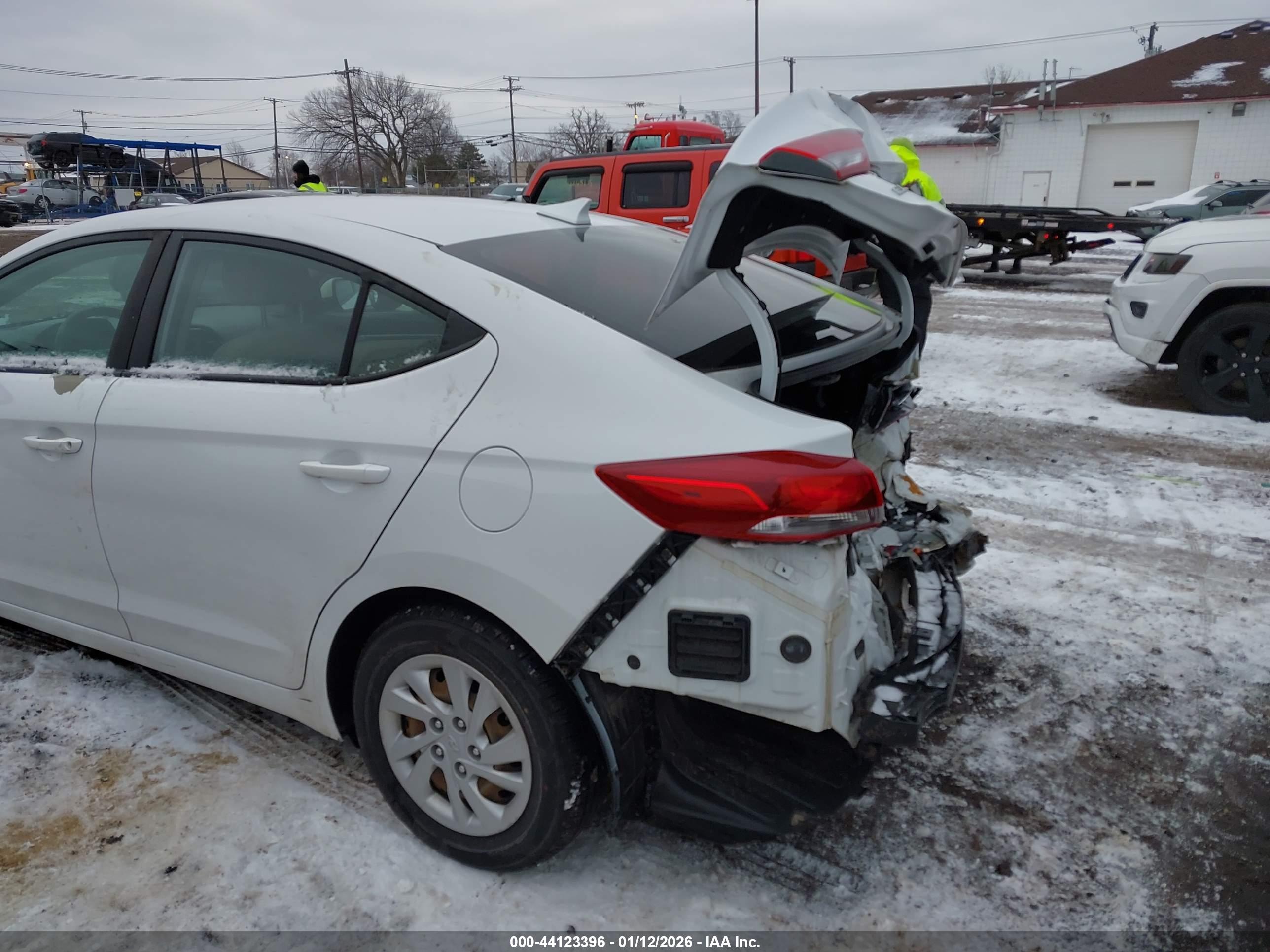HYUNDAI ELANTRA image 6