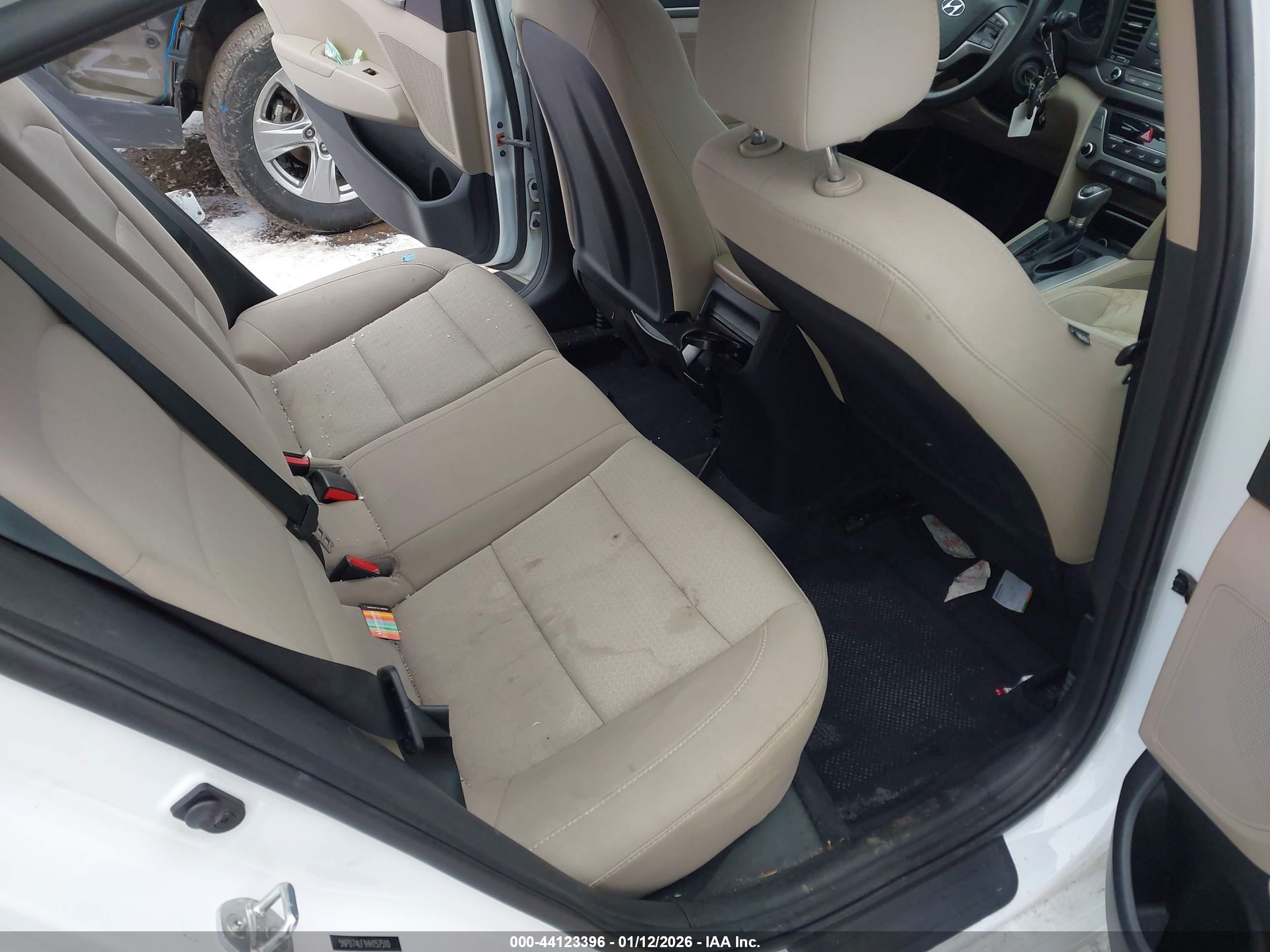 HYUNDAI ELANTRA image 8