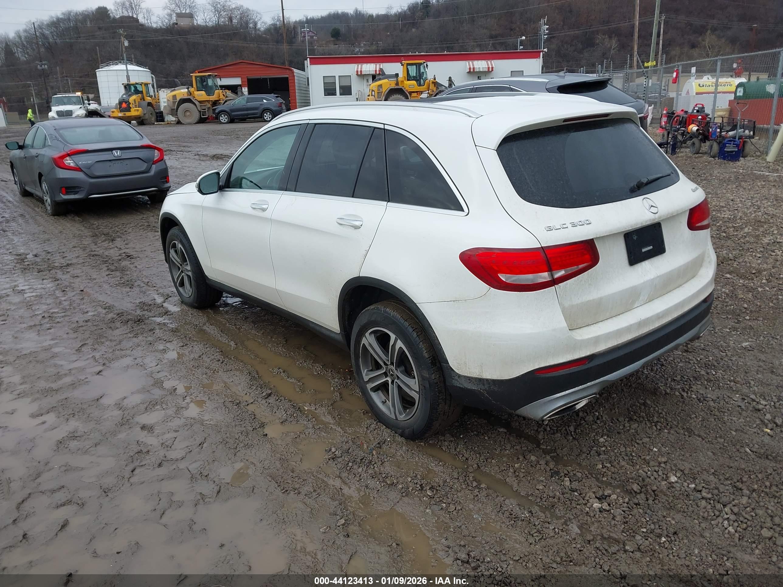 MERCEDES-BENZ GLC image 3