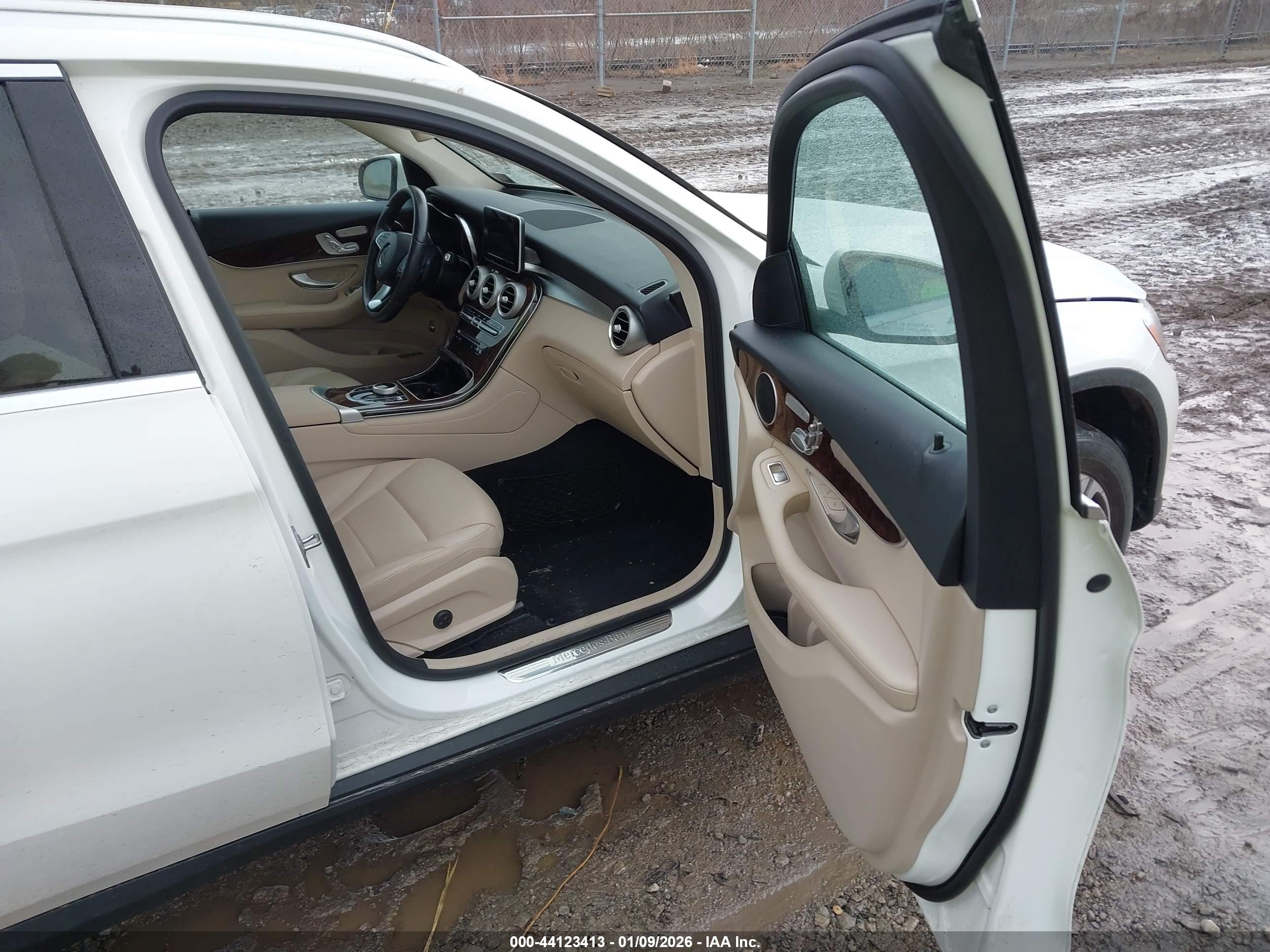 MERCEDES-BENZ GLC image 5