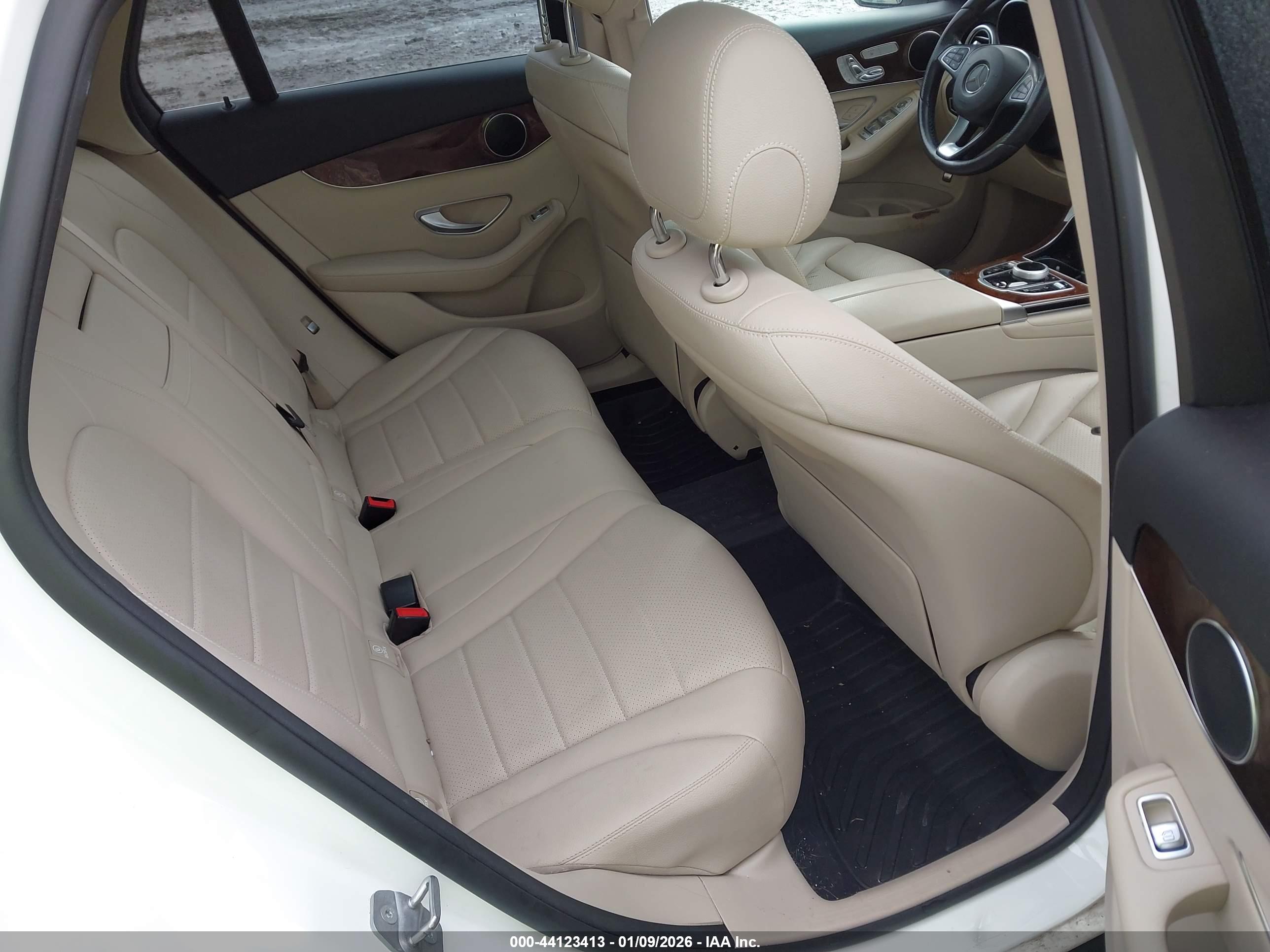 MERCEDES-BENZ GLC image 8