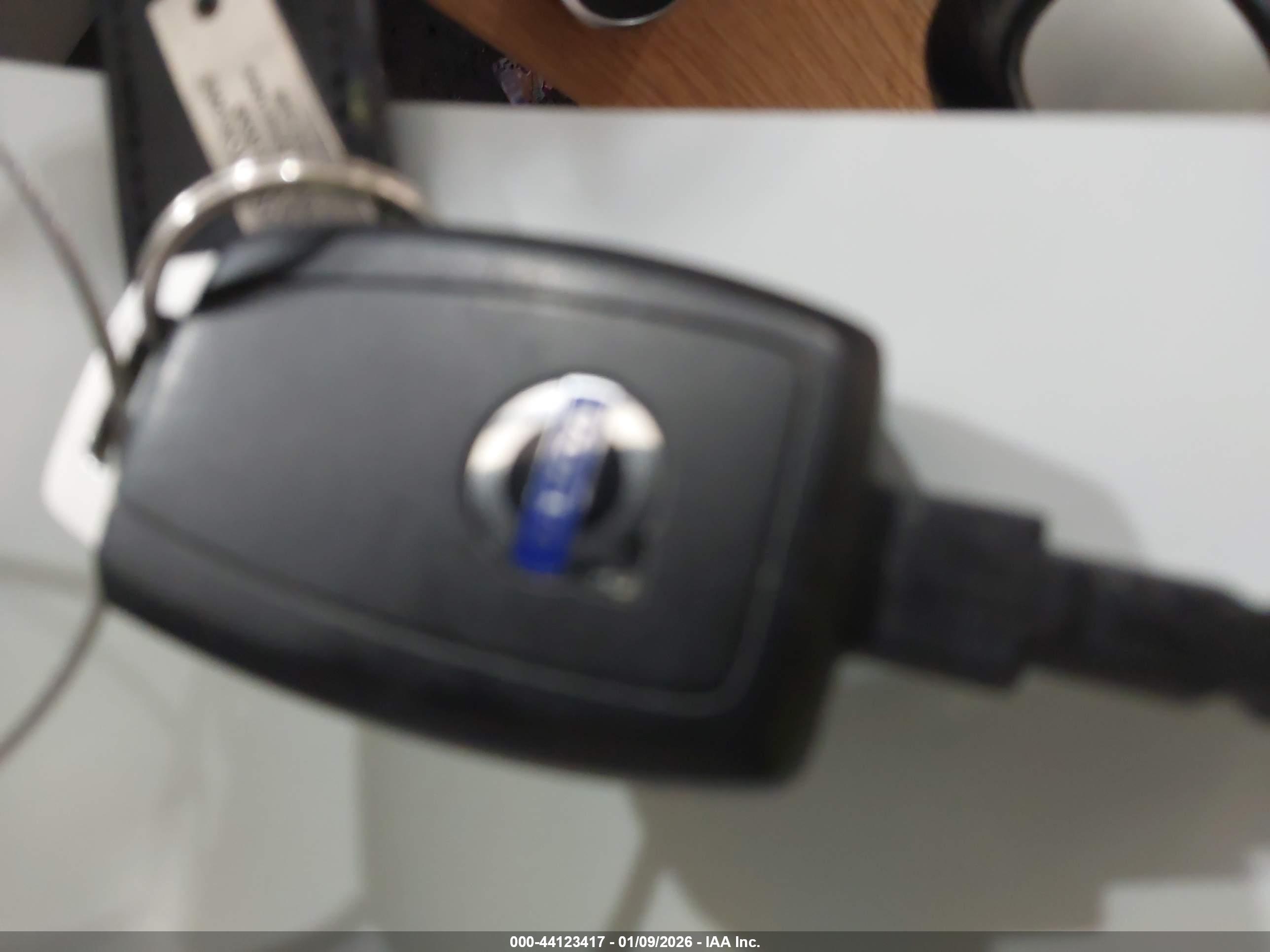 VOLVO C70 image 11