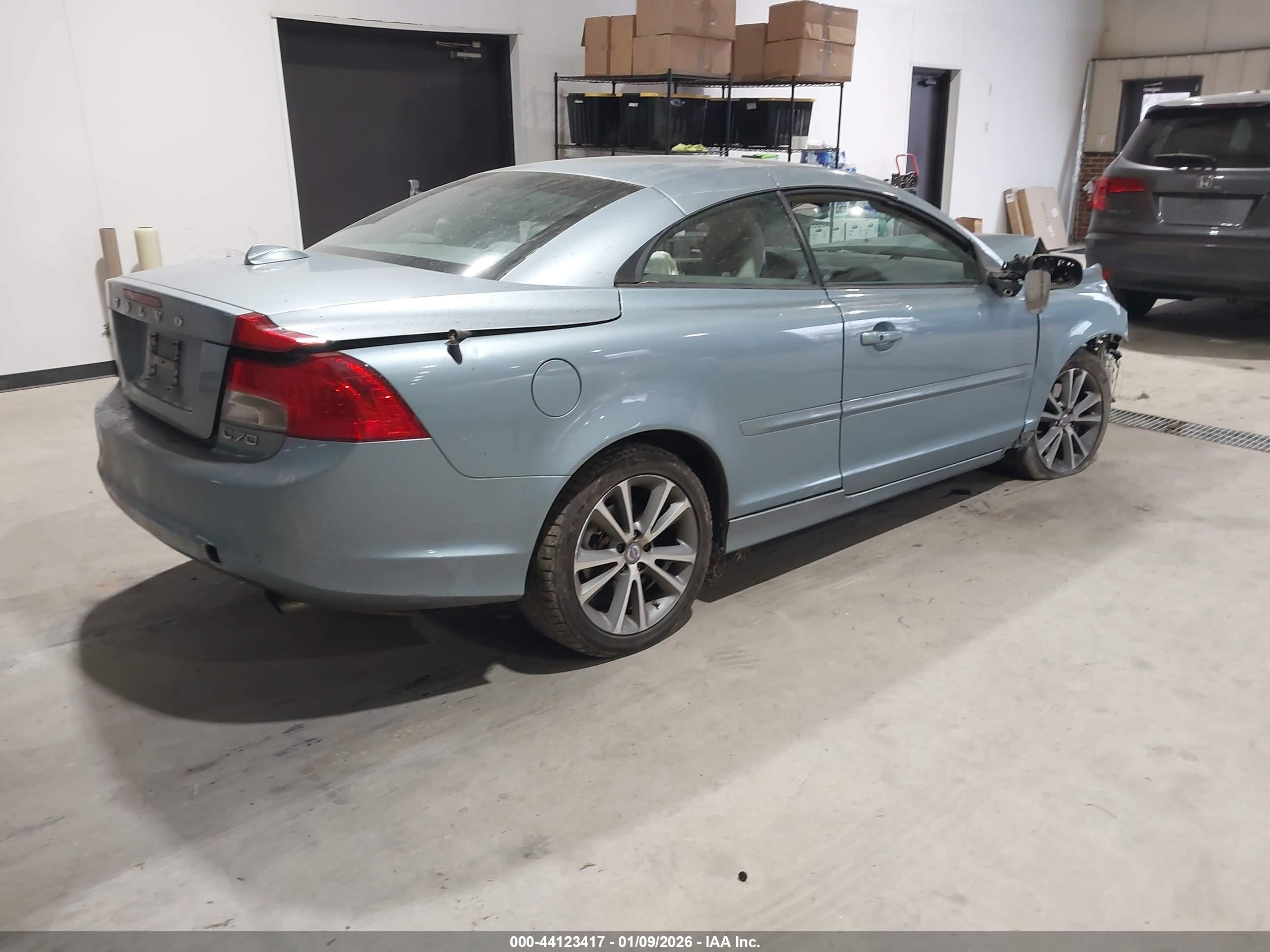 VOLVO C70 image 4