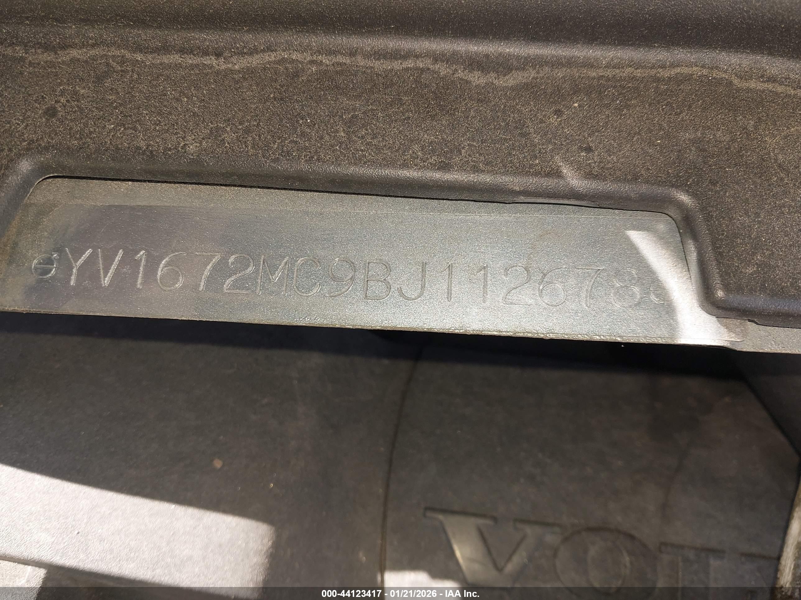 VOLVO C70 image 9