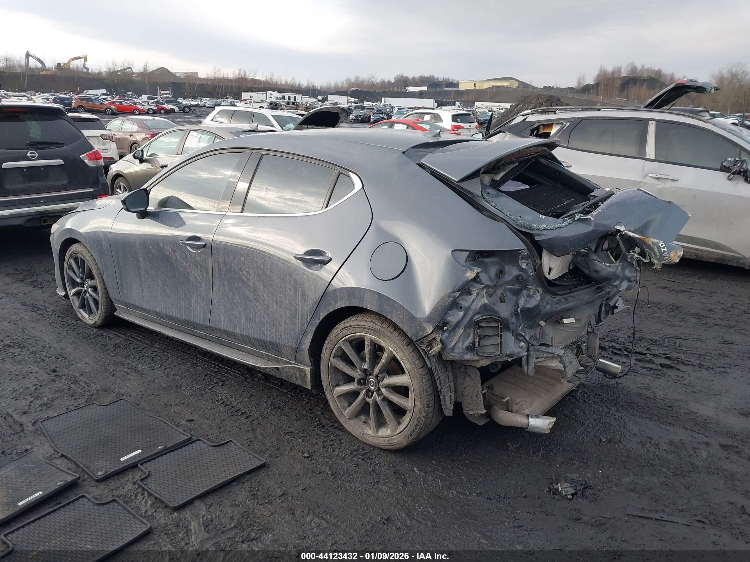 MAZDA MAZDA3 image 3