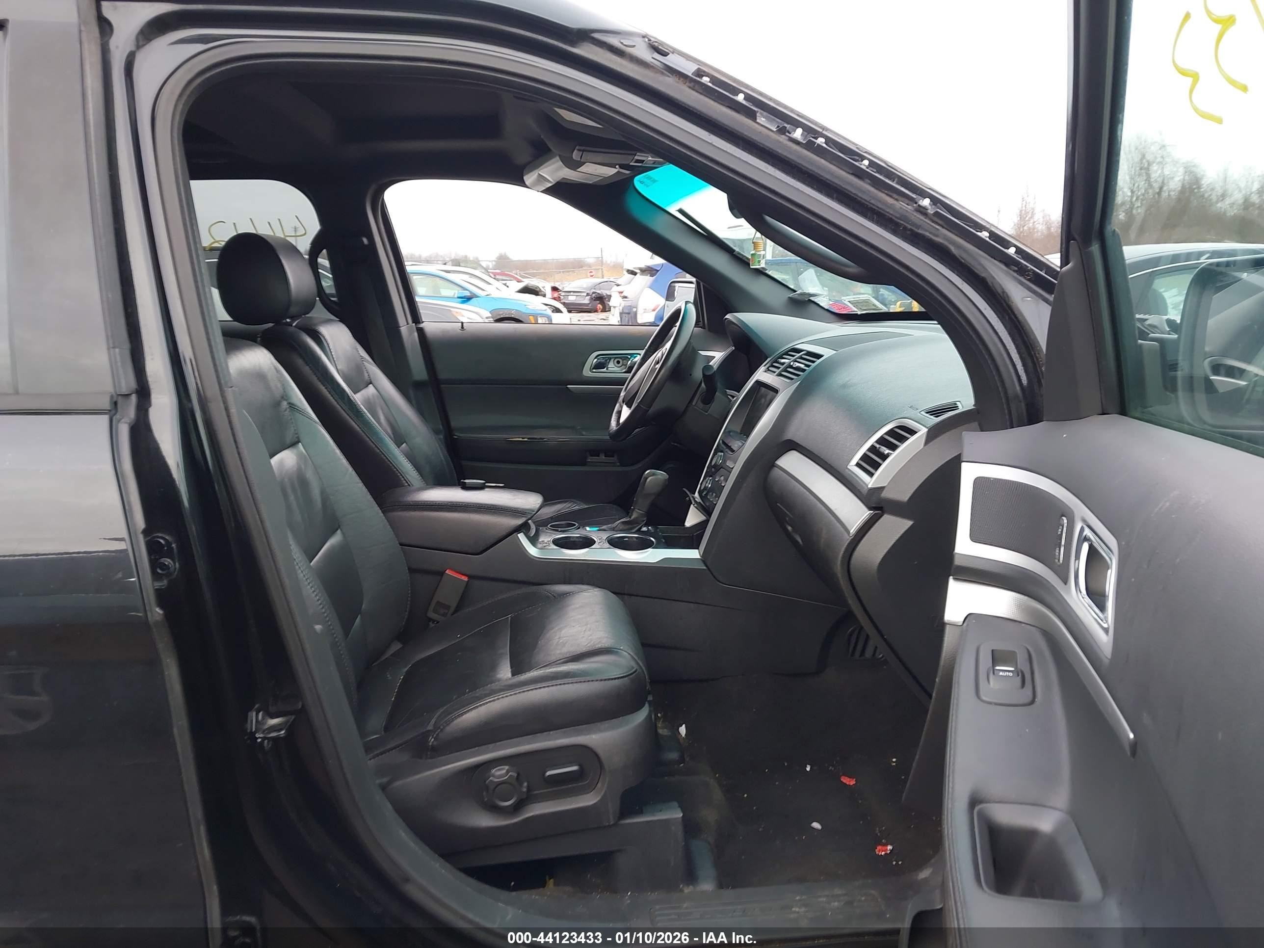 FORD EXPLORER image 5