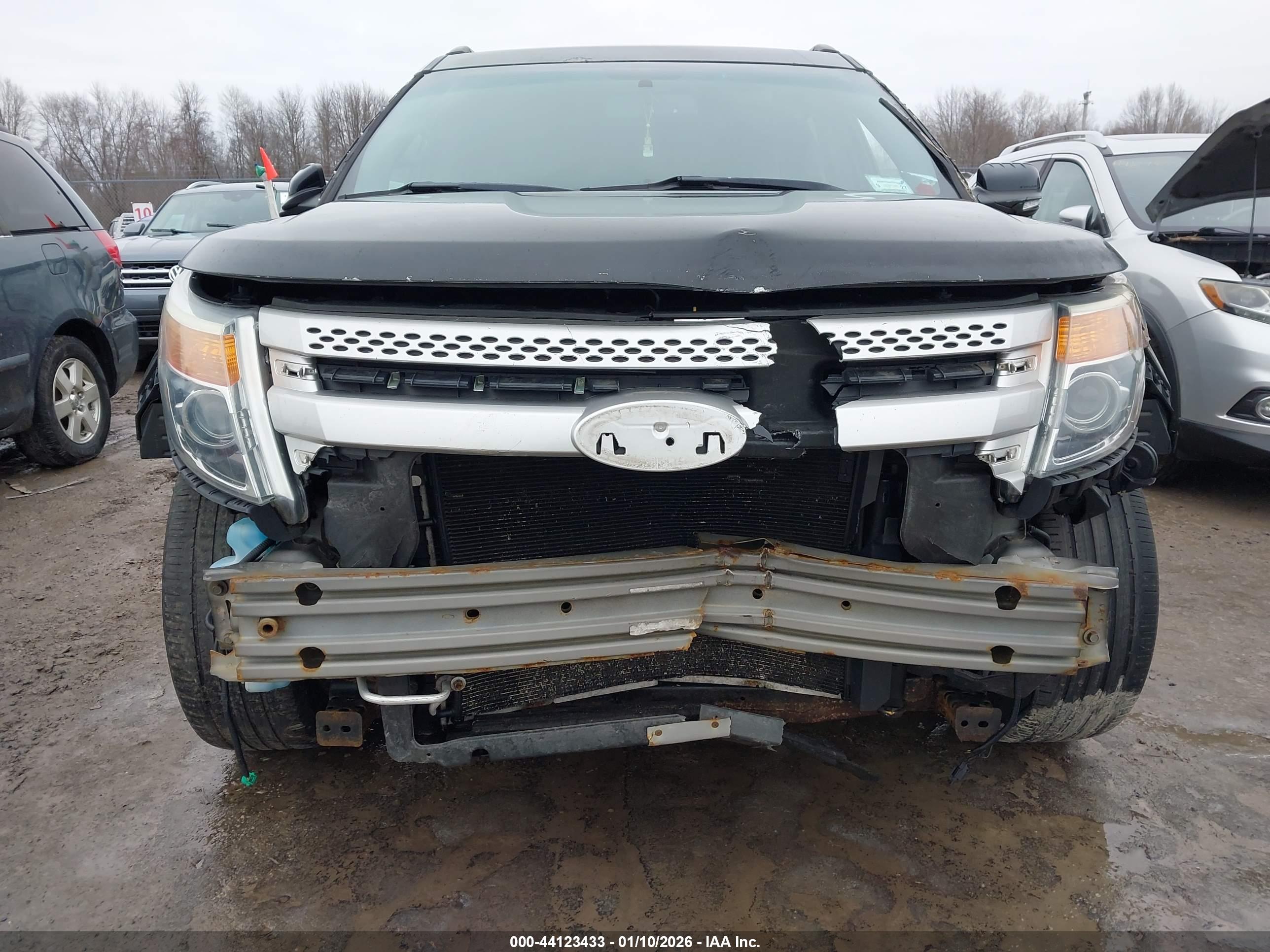 FORD EXPLORER image 6