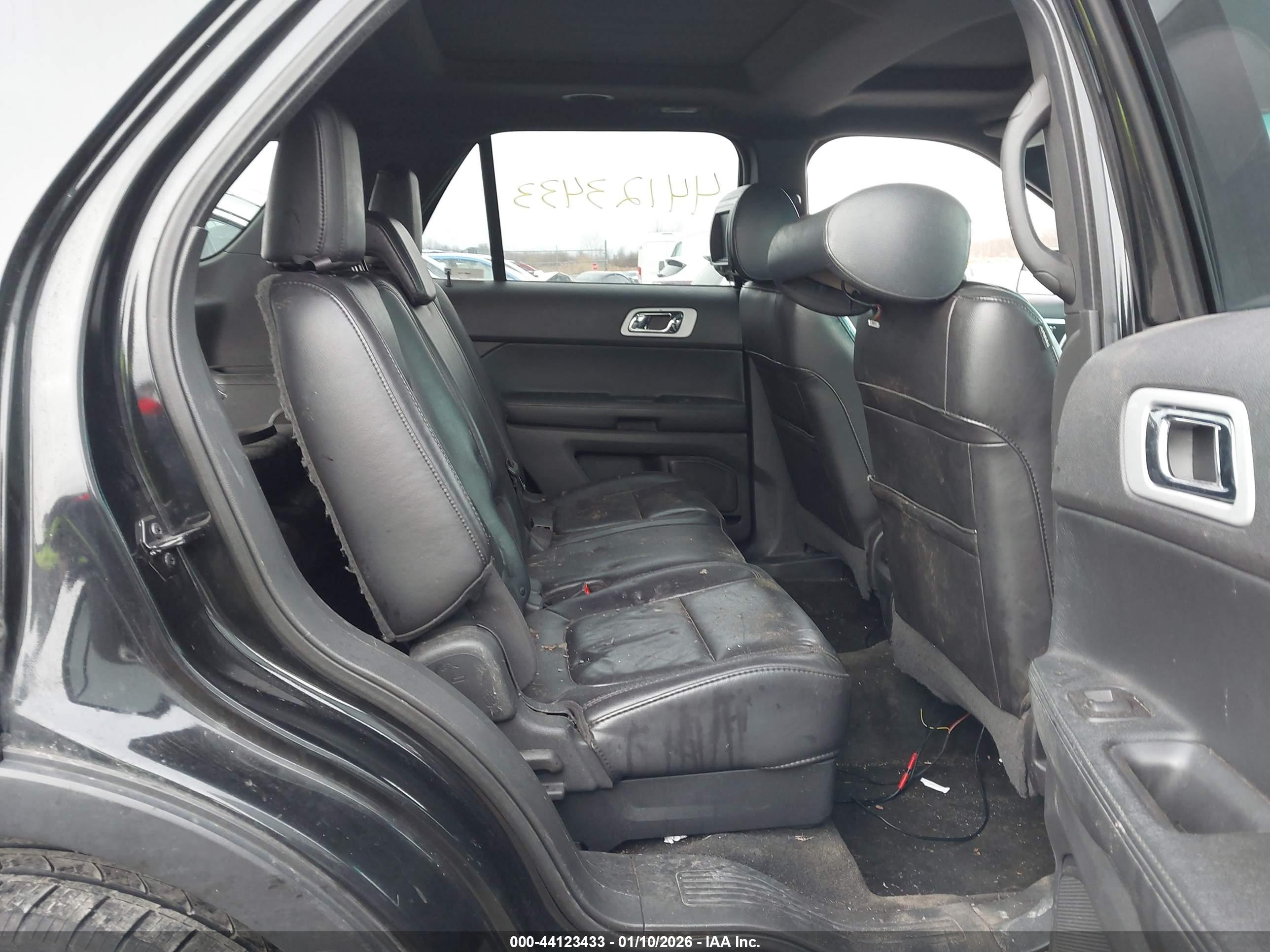 FORD EXPLORER image 8