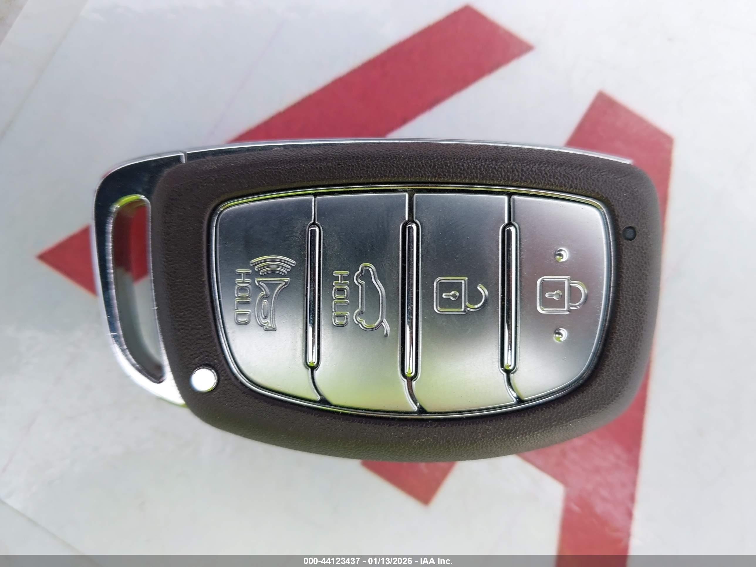 HYUNDAI TUCSON image 11