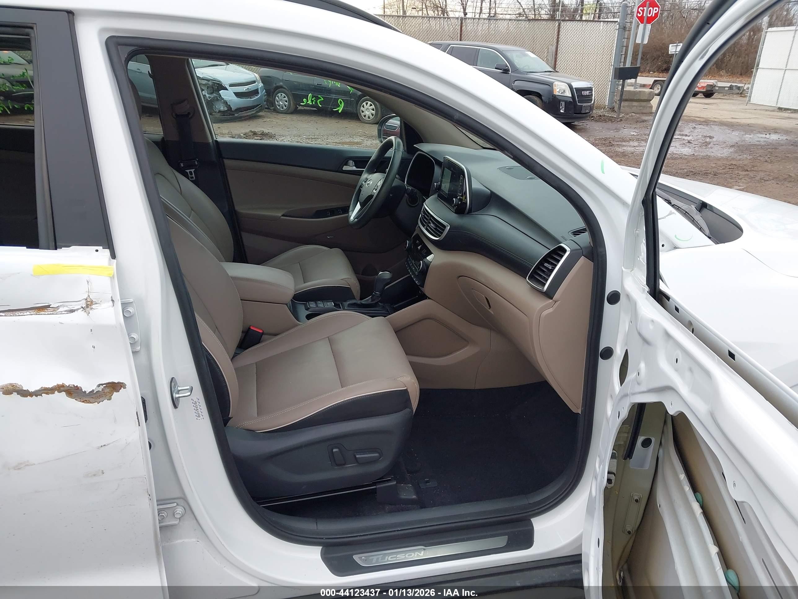 HYUNDAI TUCSON image 5