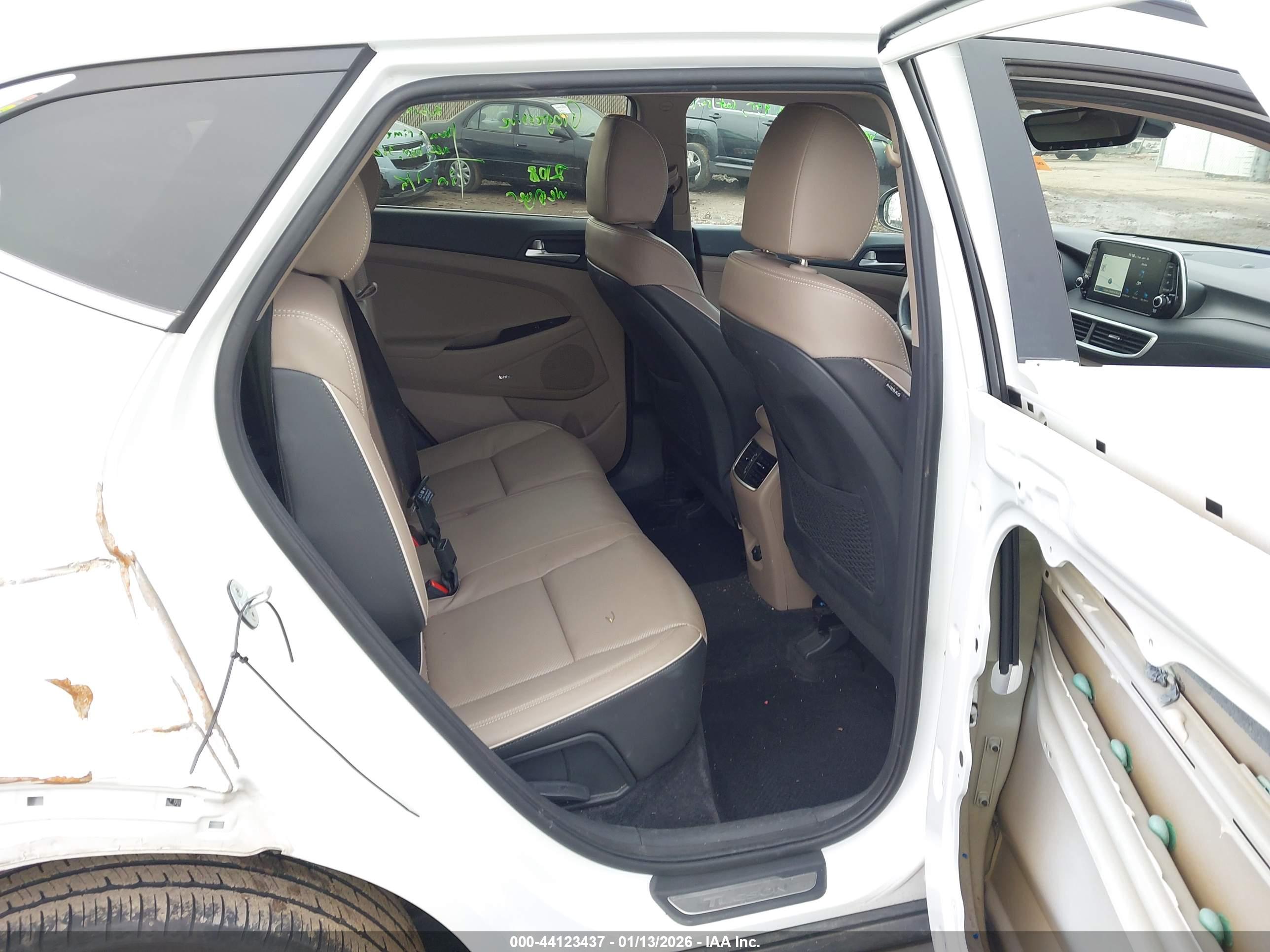 HYUNDAI TUCSON image 8