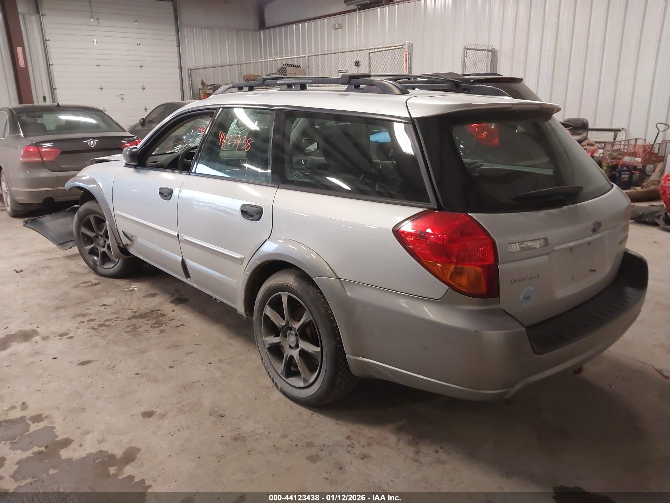 SUBARU OUTBACK image 3