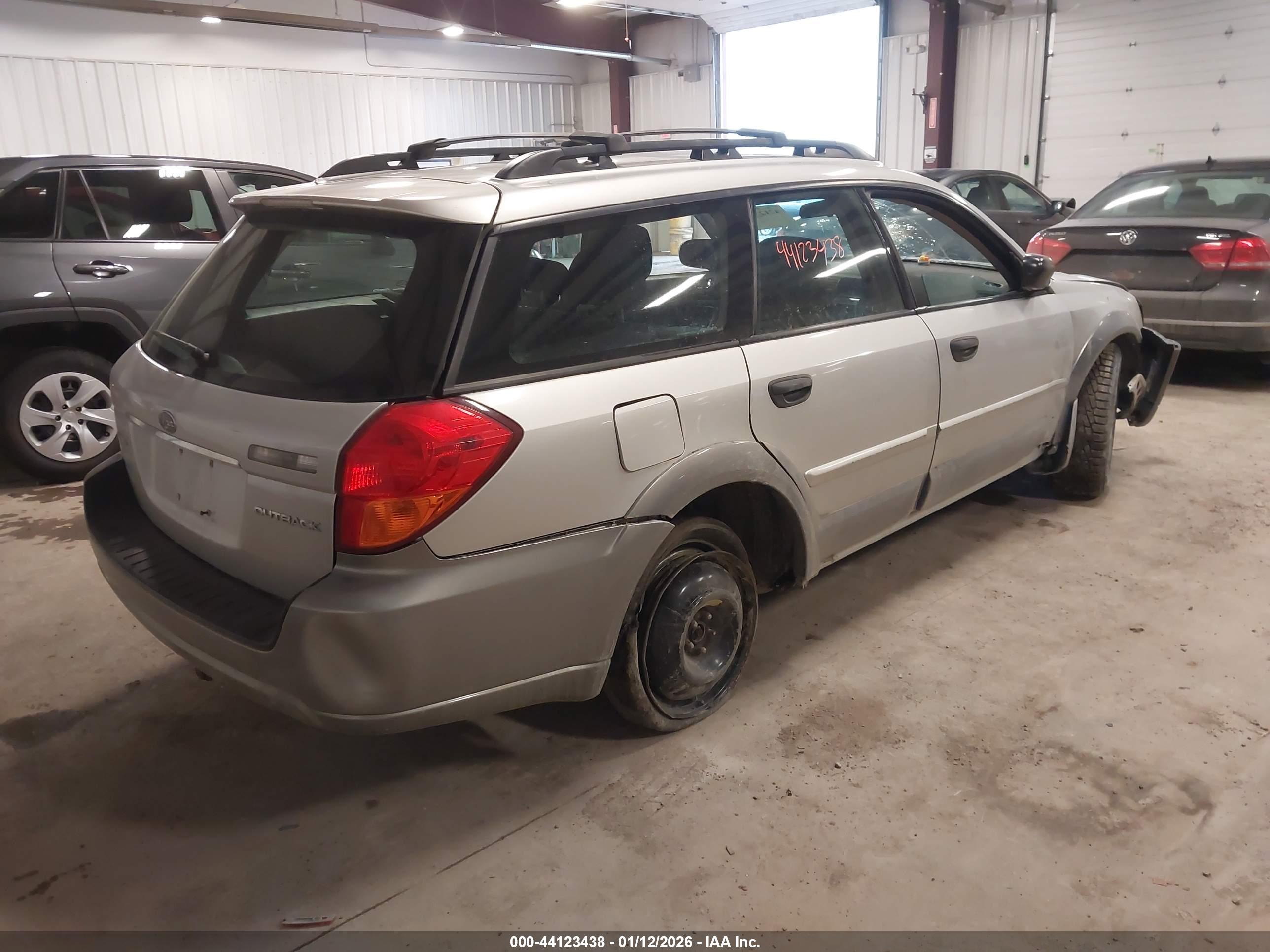SUBARU OUTBACK image 4