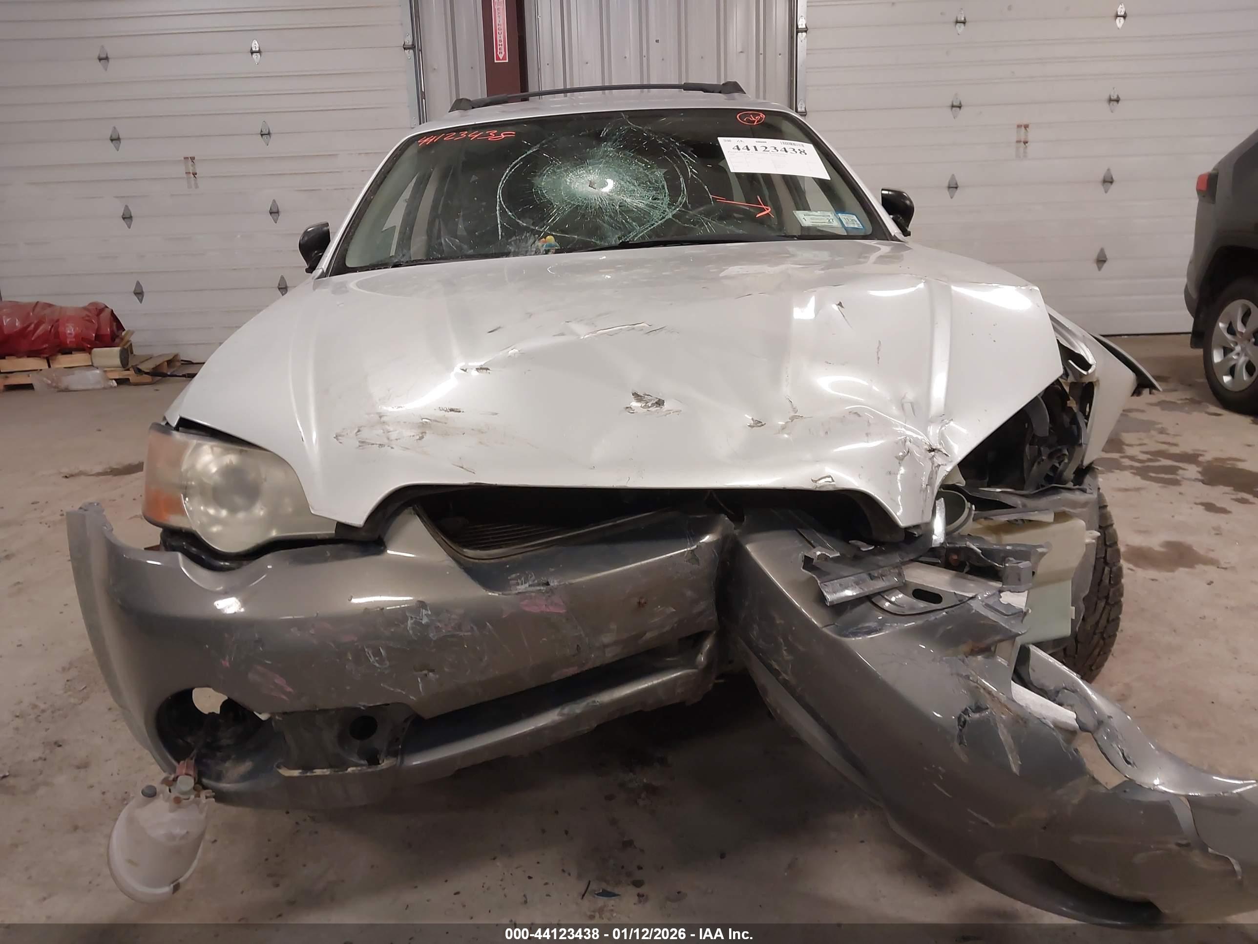 SUBARU OUTBACK image 6