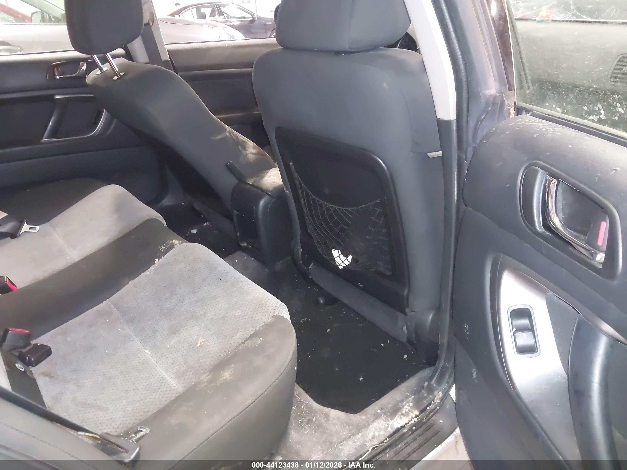 SUBARU OUTBACK image 8