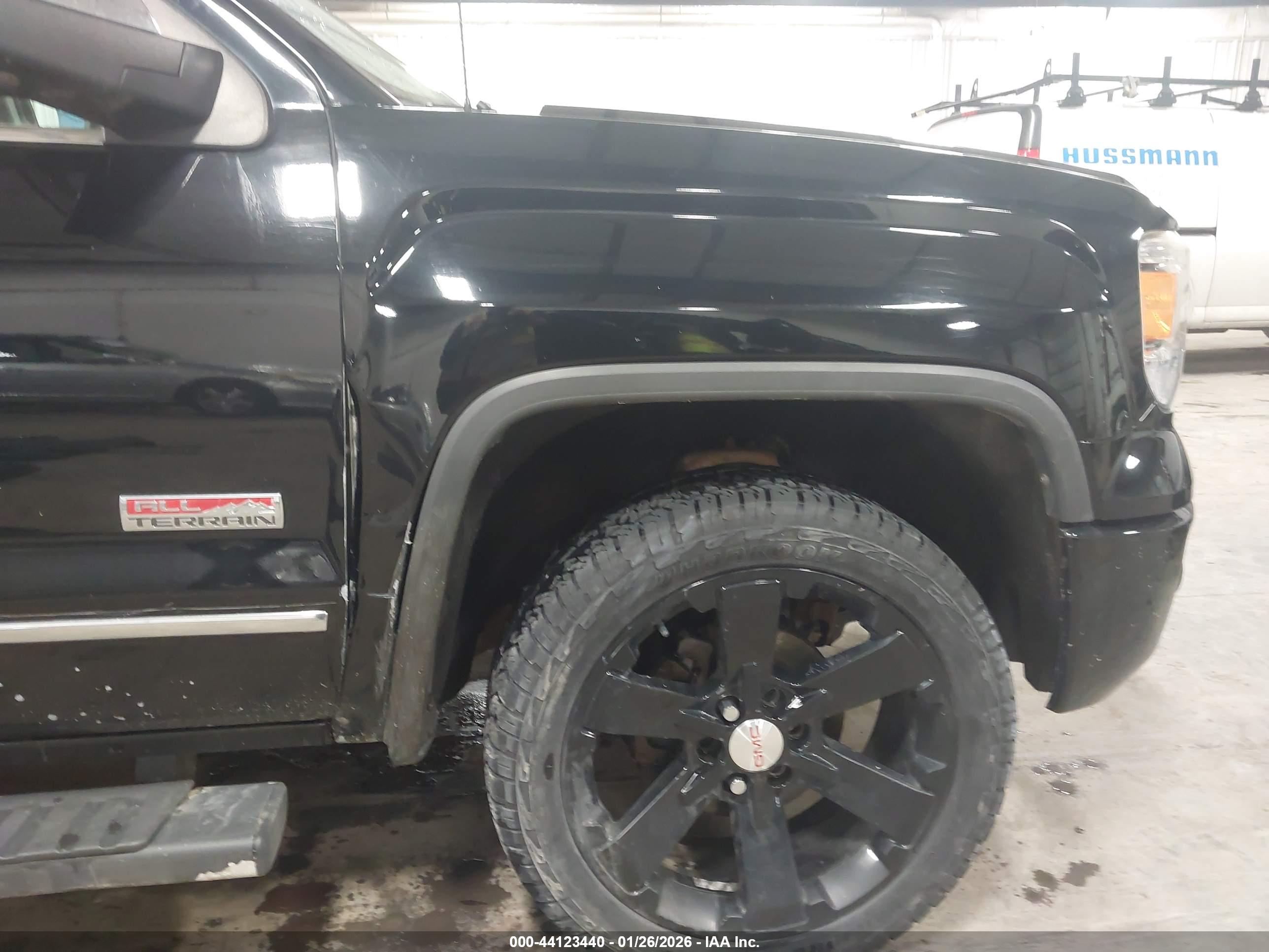 GMC SIERRA image 6