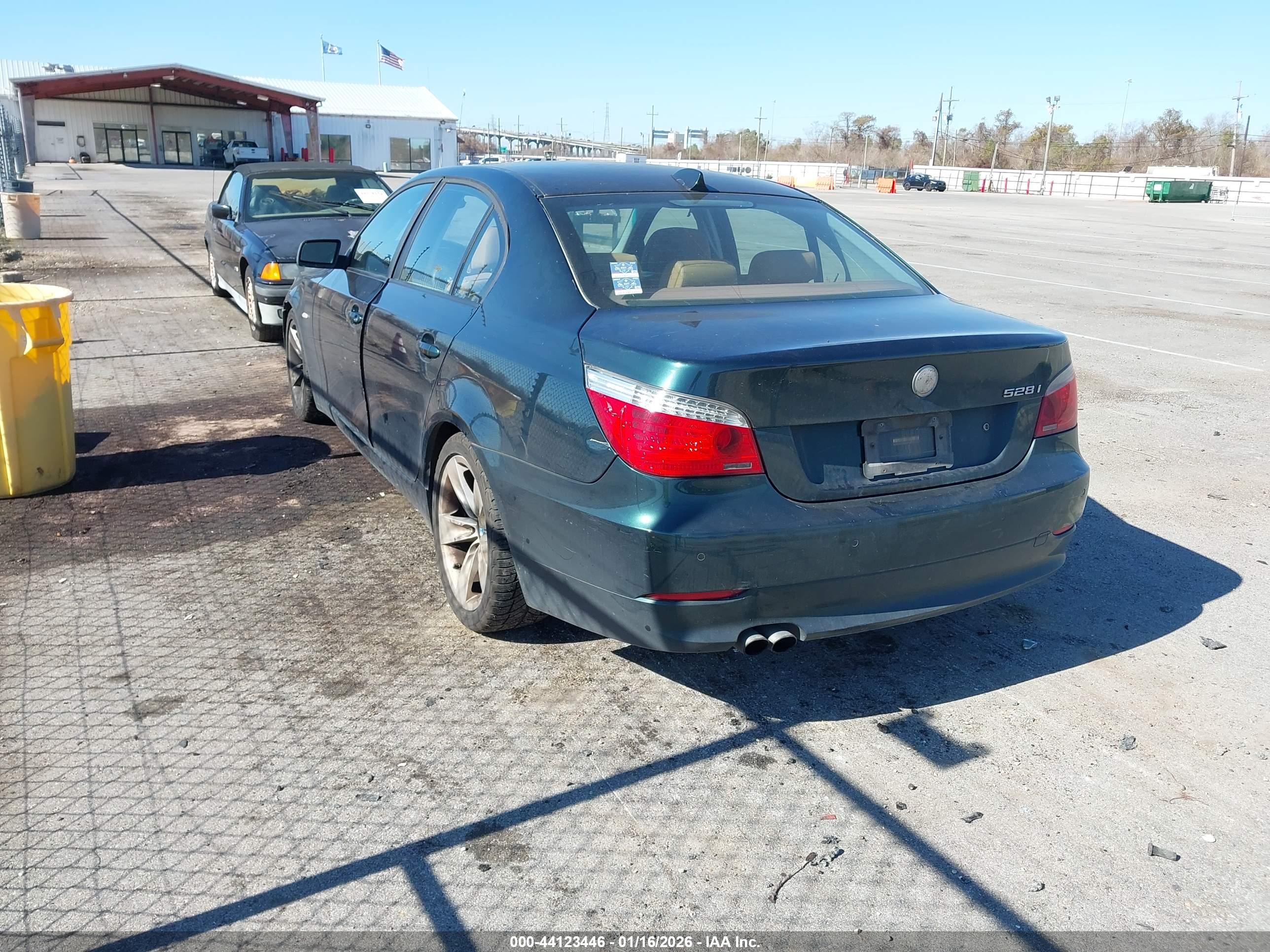 BMW 528I image 3