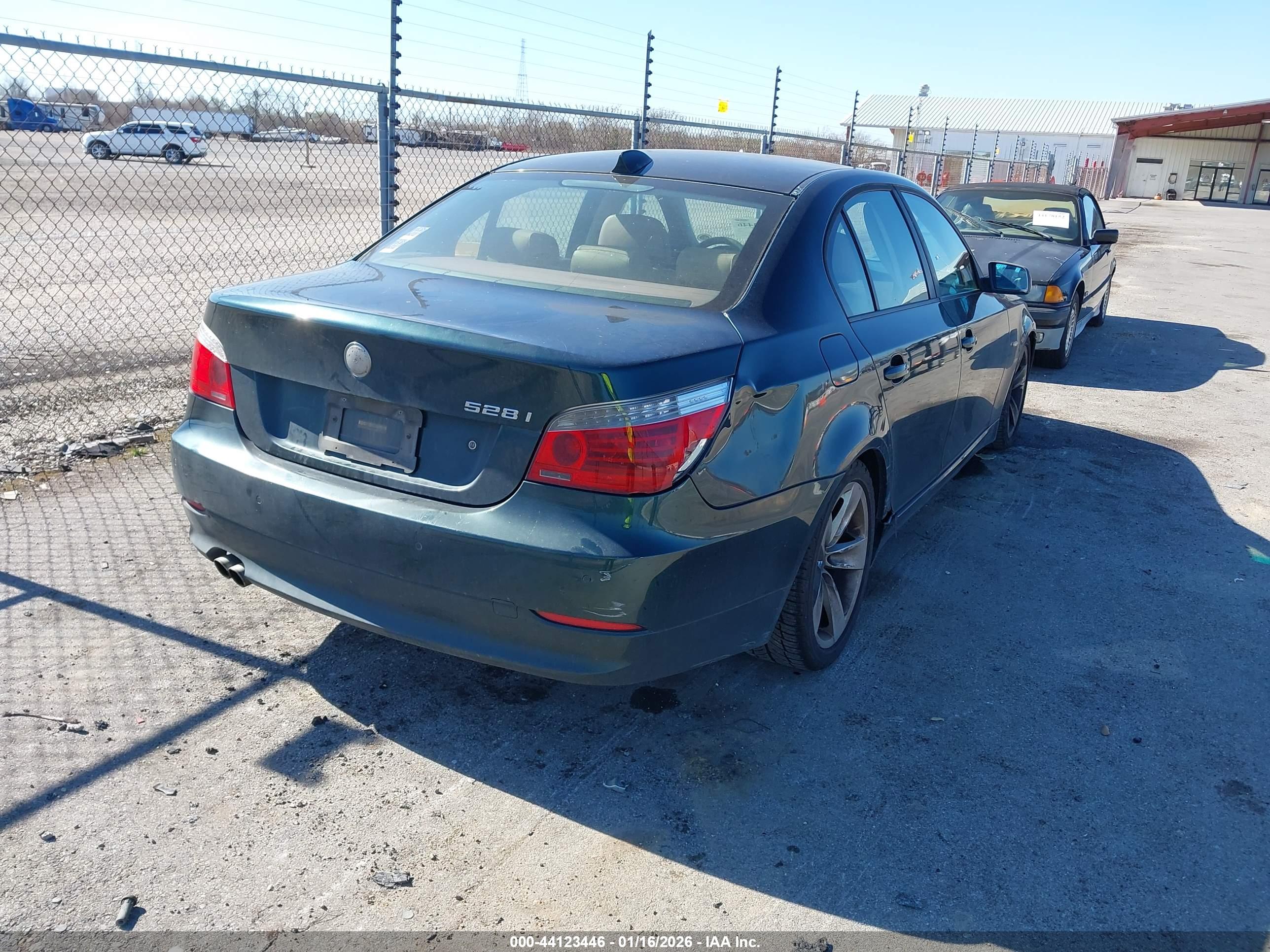 BMW 528I image 4