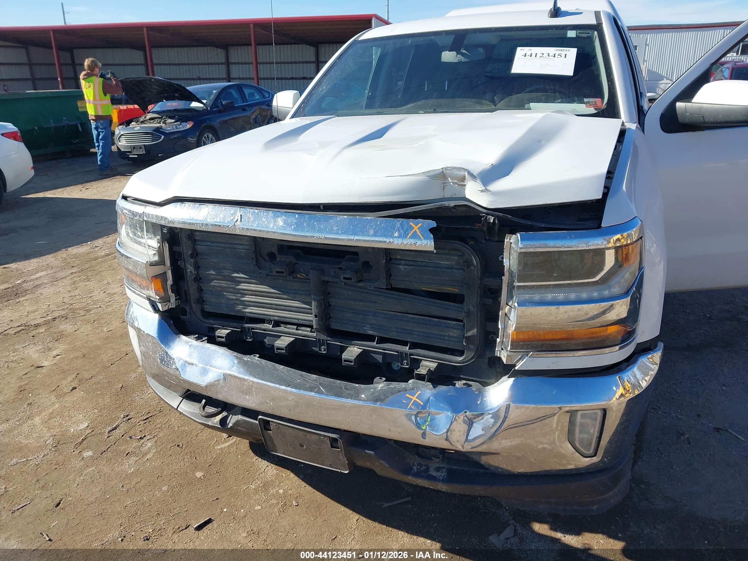 CHEVROLET SILVERADO image 6