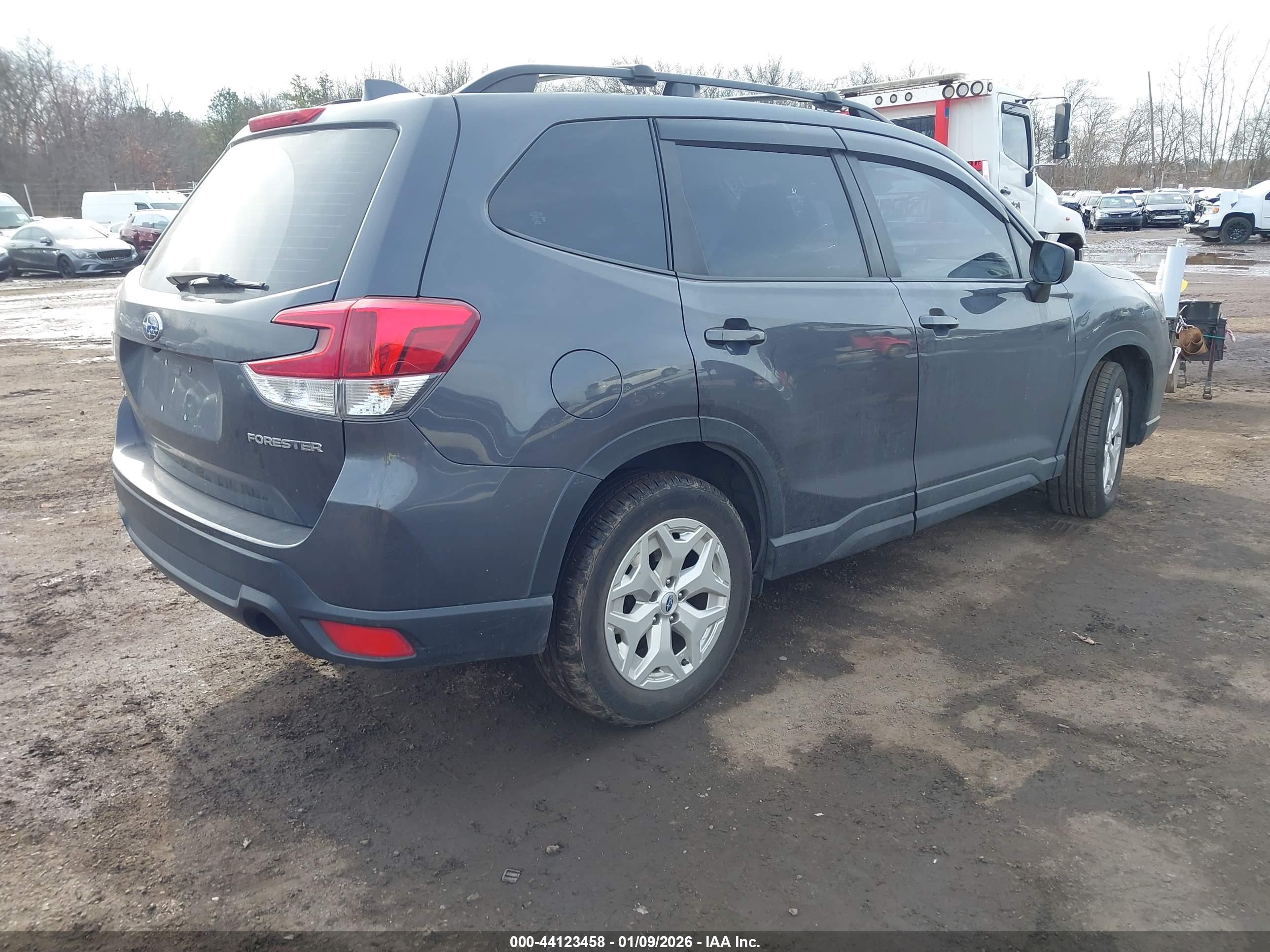 SUBARU FORESTER image 4