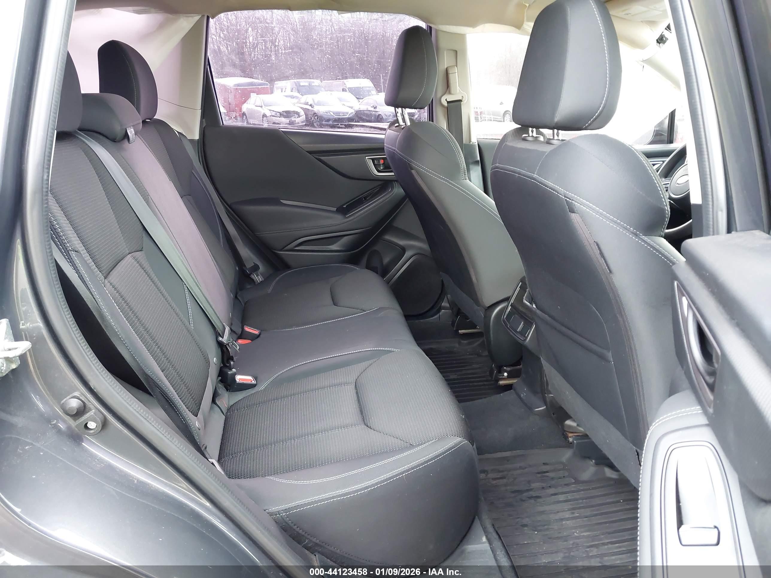 SUBARU FORESTER image 8