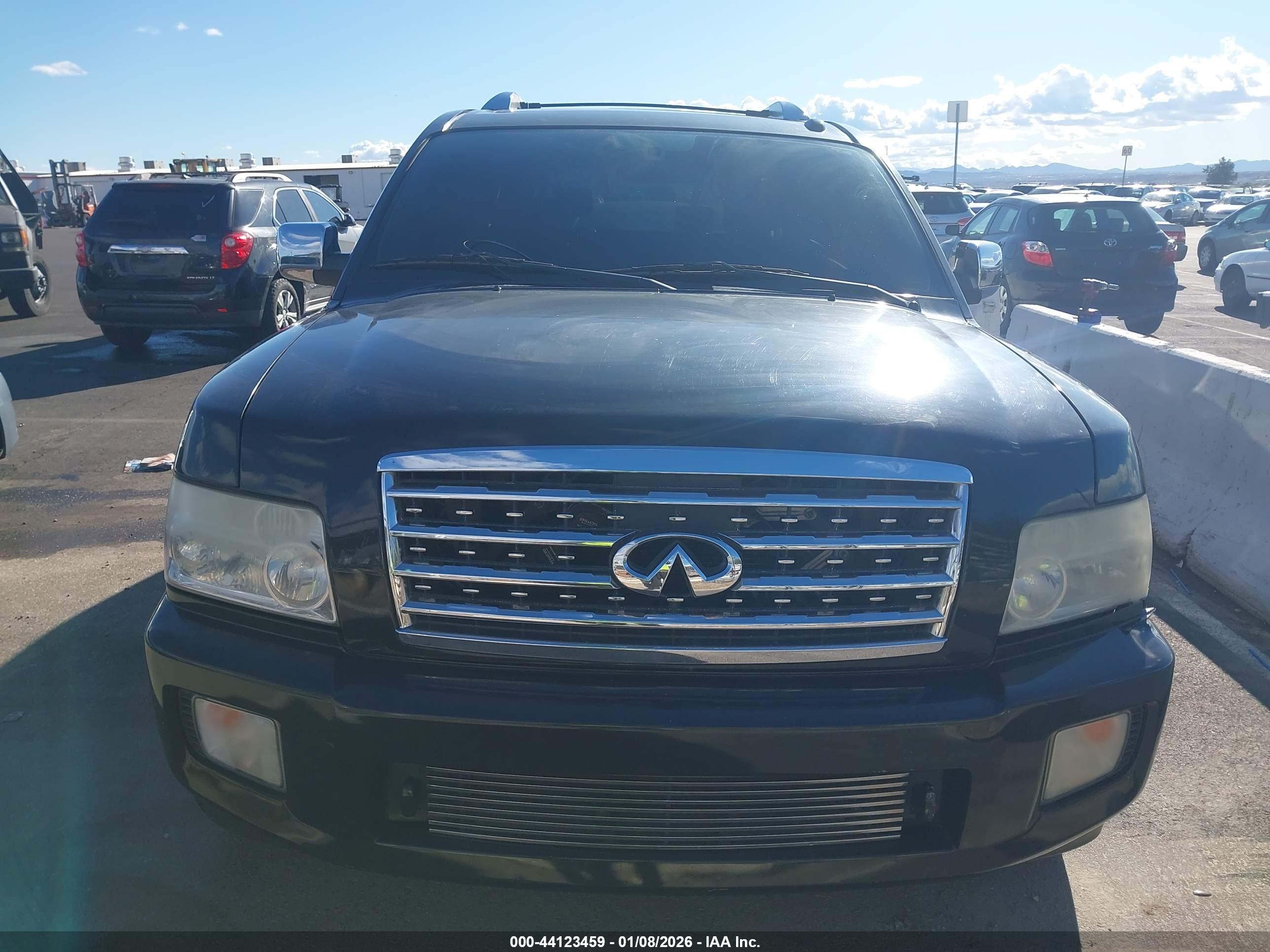 INFINITI QX56 image 10