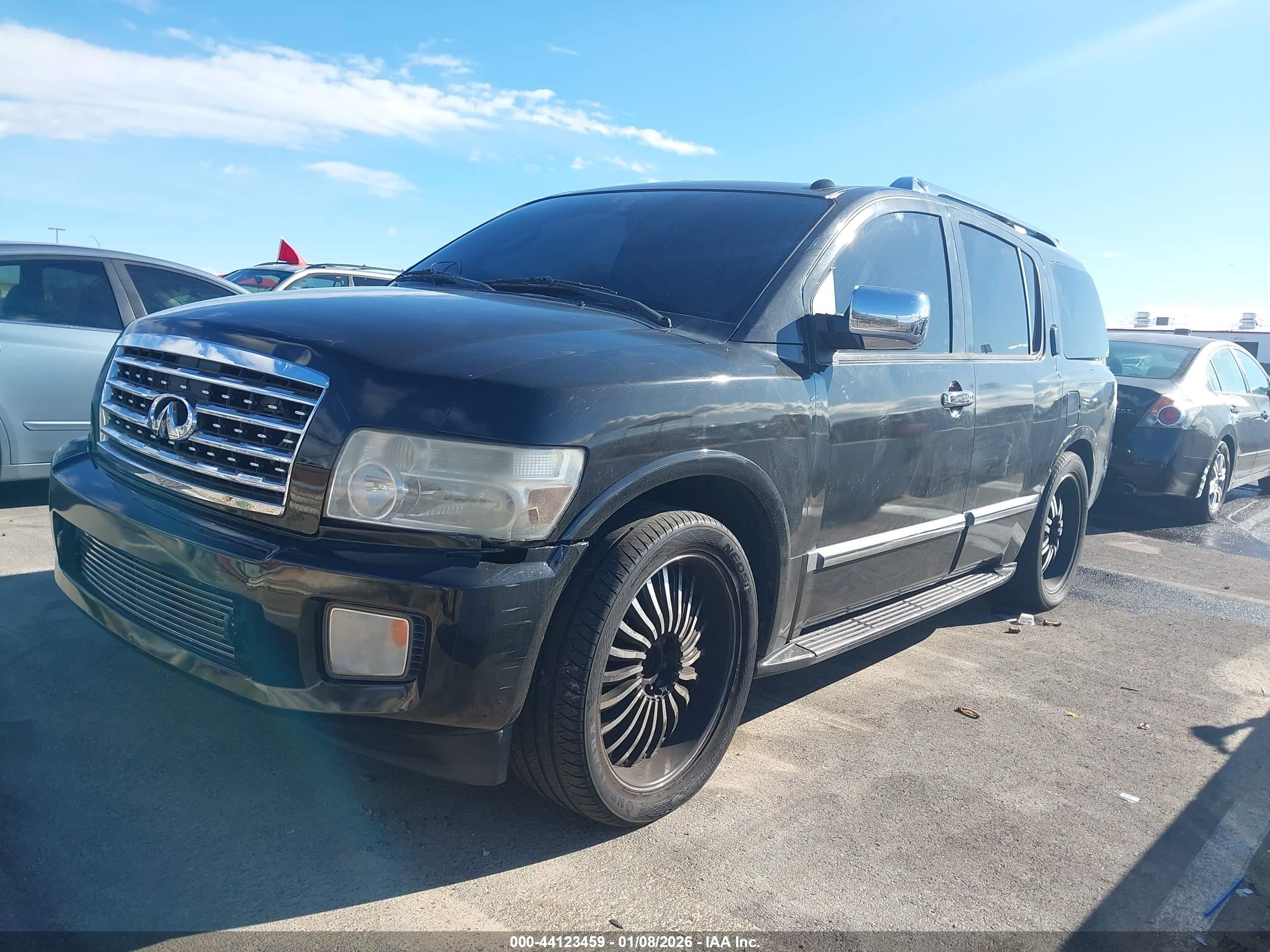 INFINITI QX56 image 2