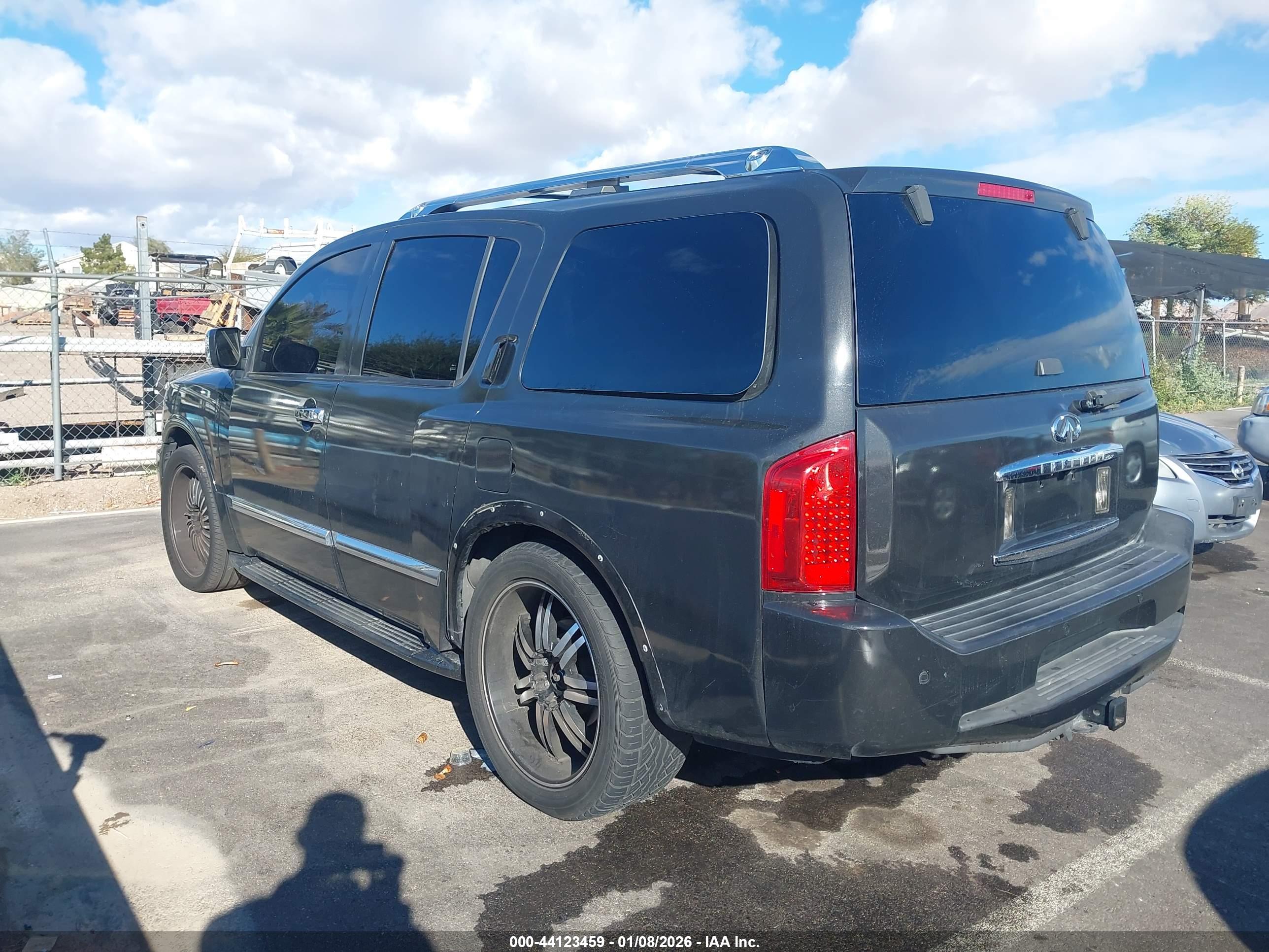 INFINITI QX56 image 3