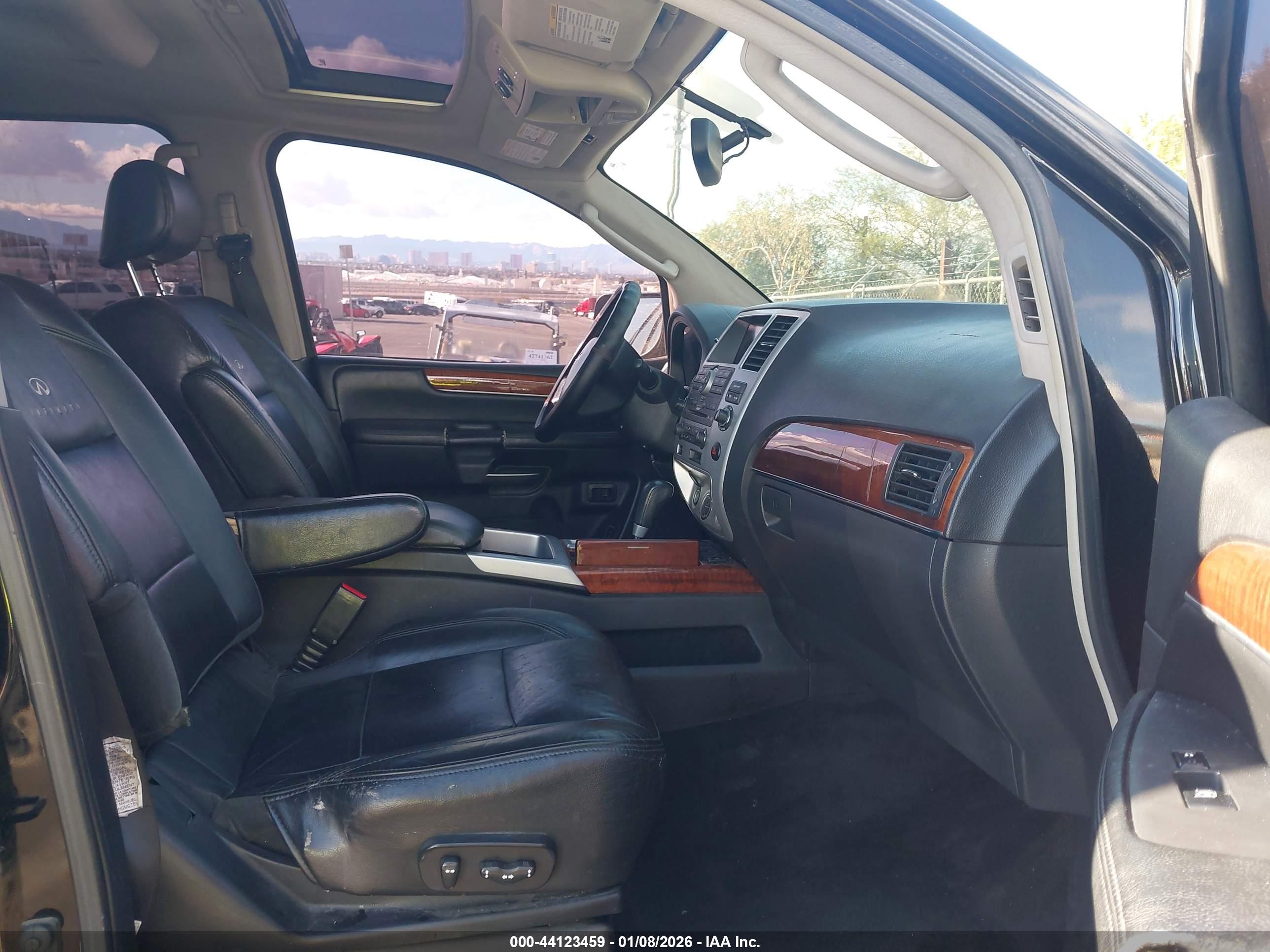 INFINITI QX56 image 5