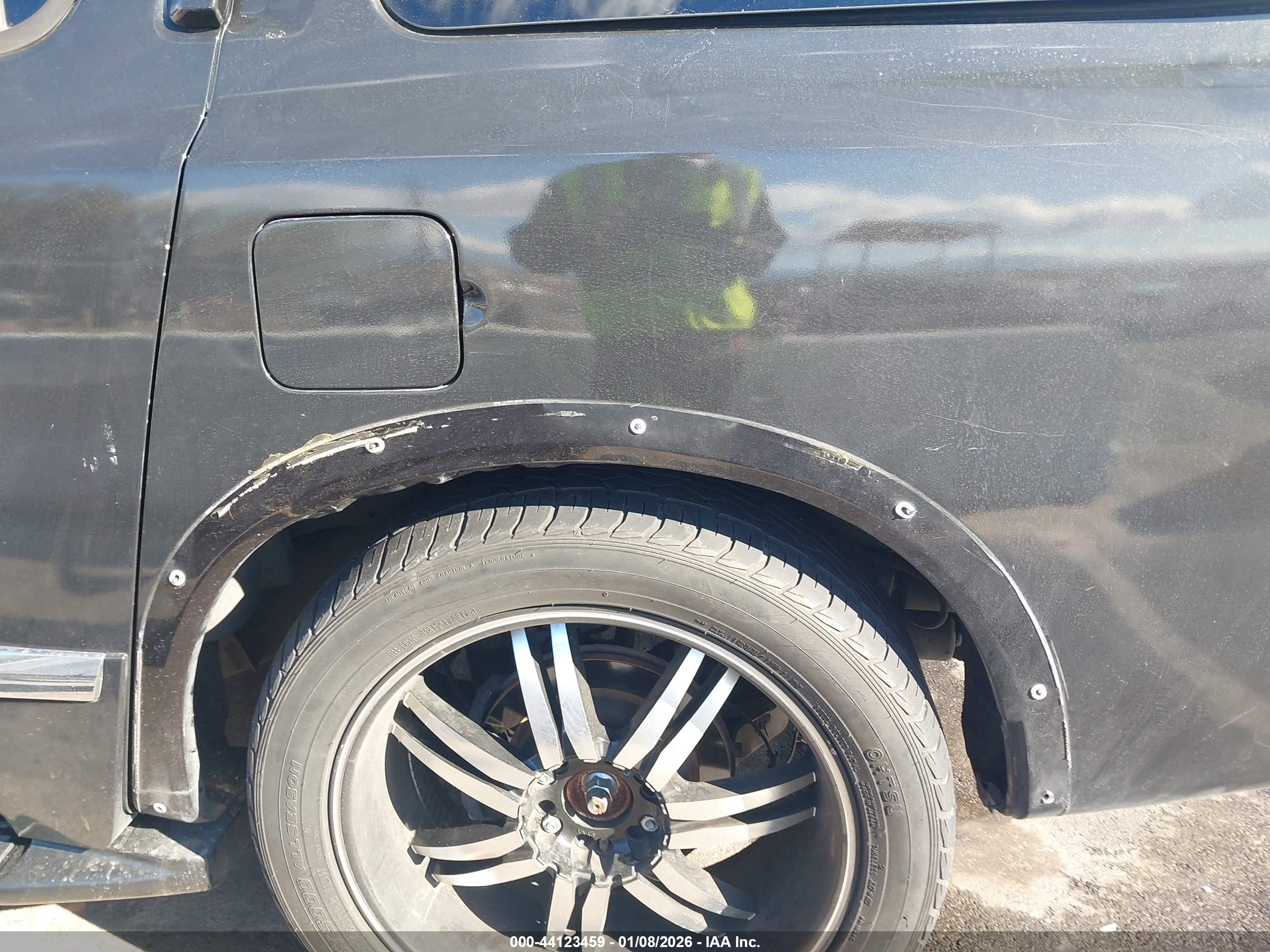 INFINITI QX56 image 6