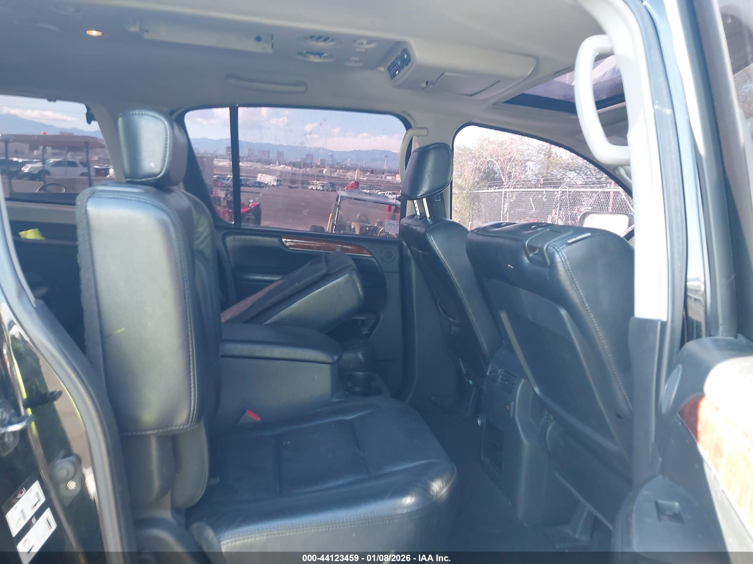 INFINITI QX56 image 8