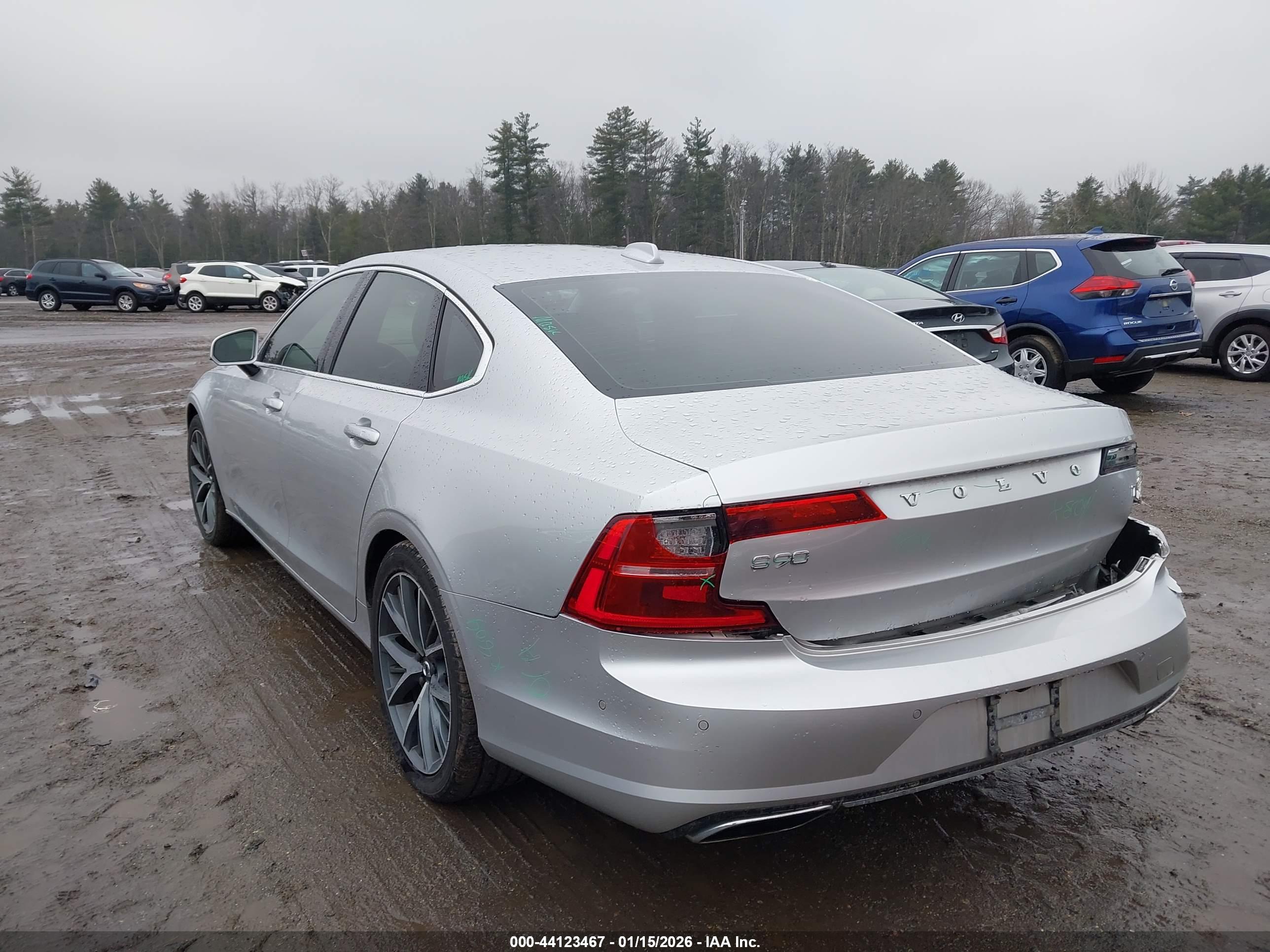 VOLVO S90 image 3