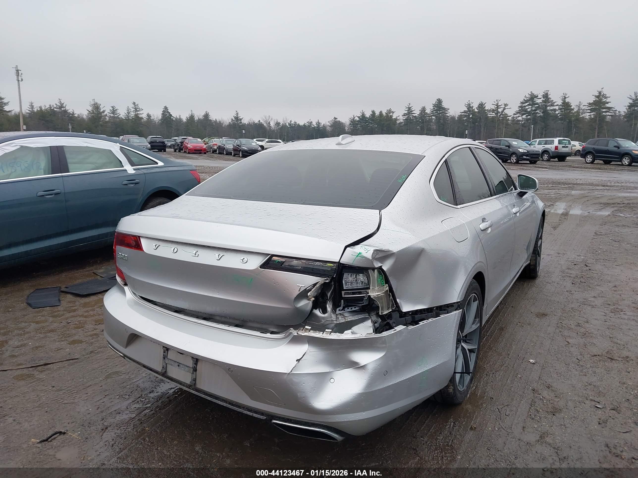 VOLVO S90 image 4