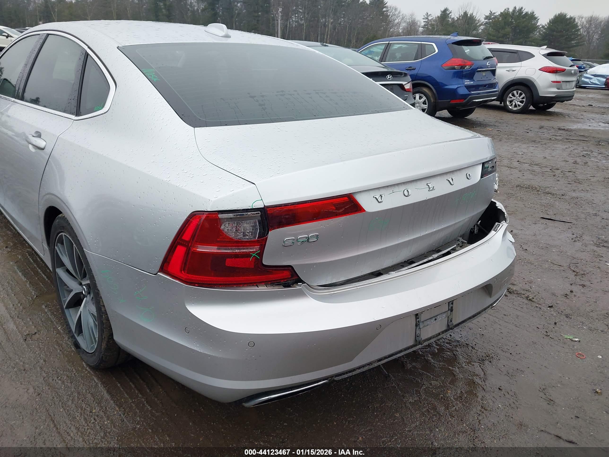 VOLVO S90 image 6