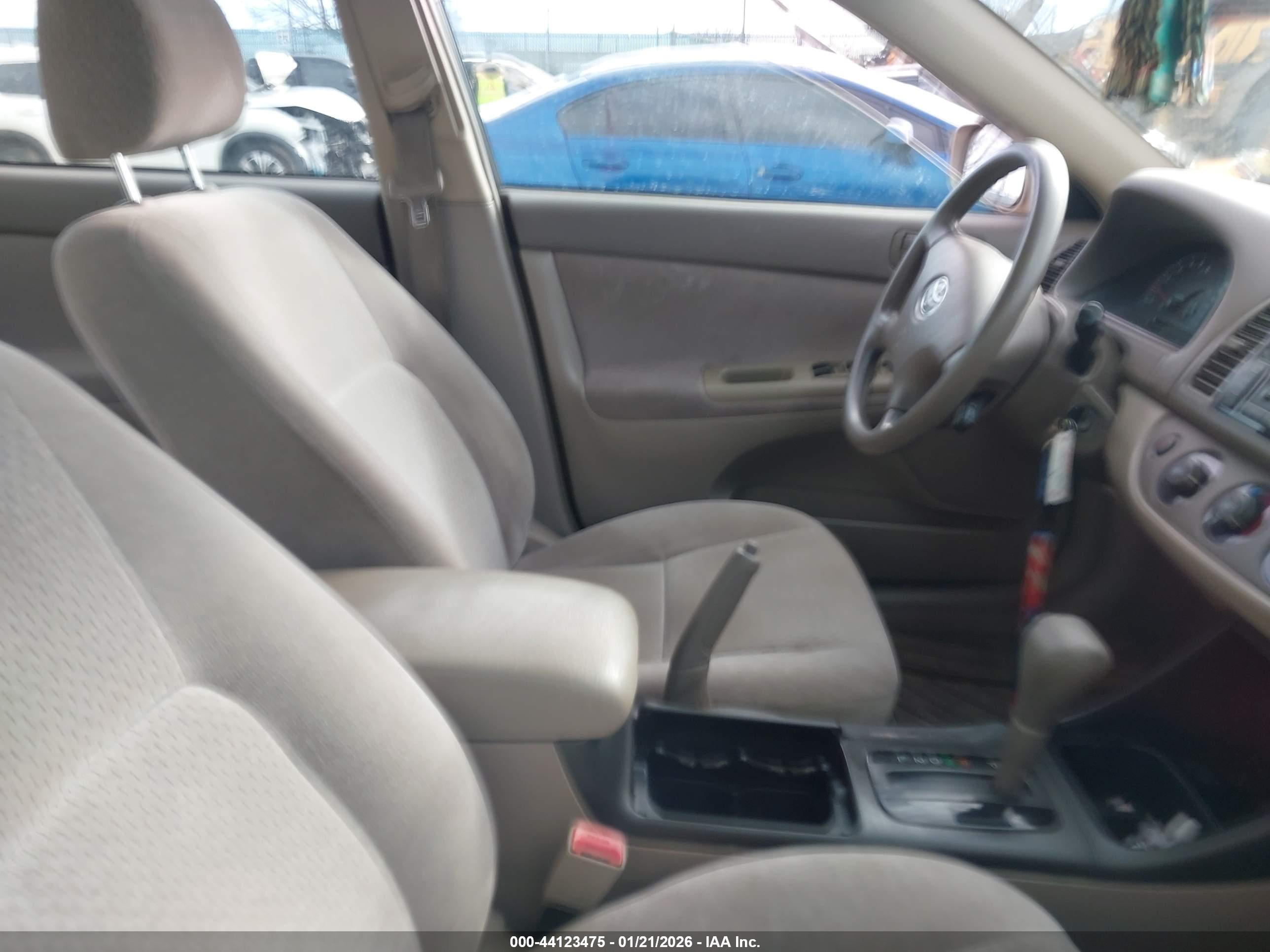 TOYOTA CAMRY image 5