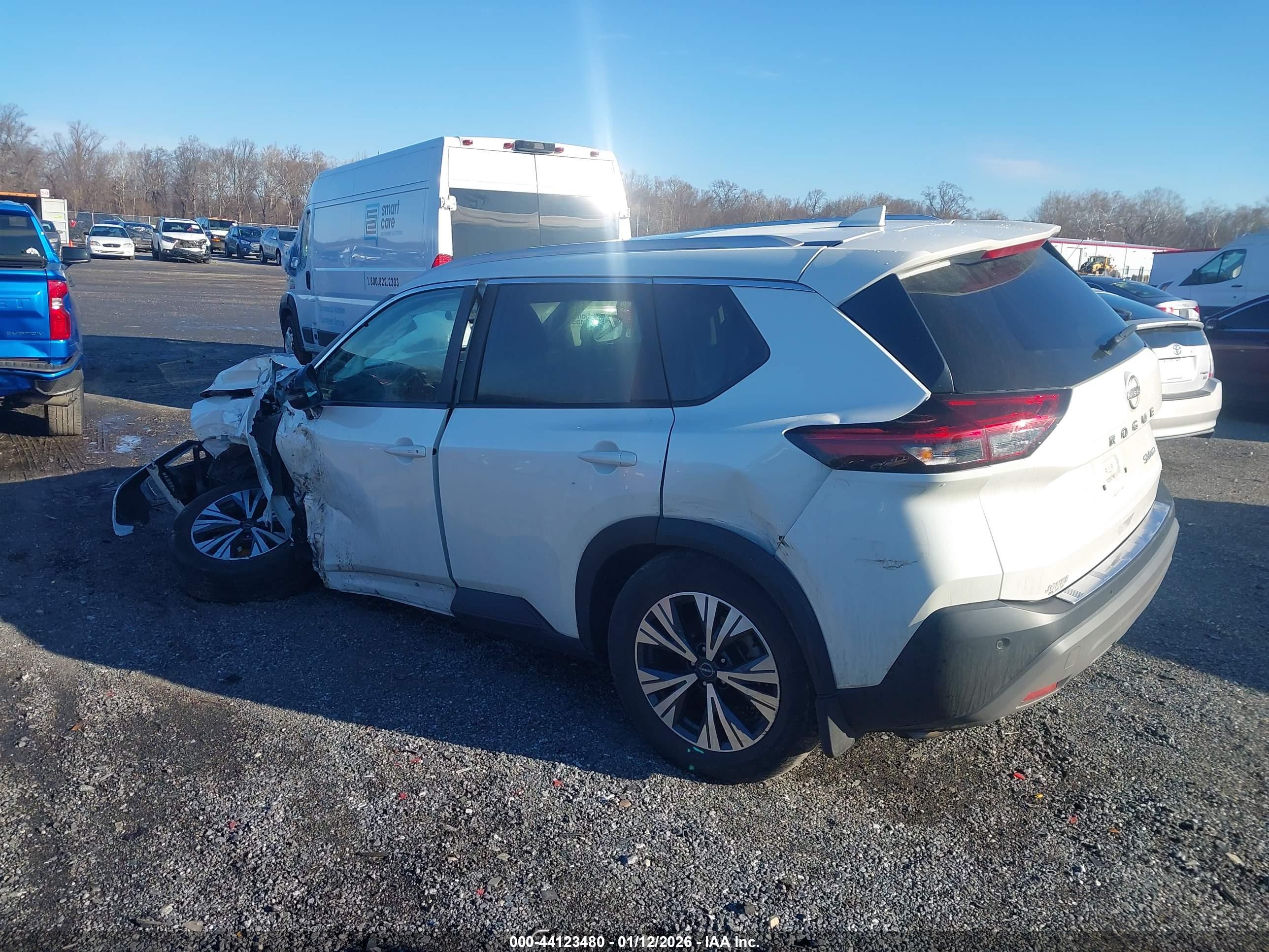 NISSAN ROGUE image 3