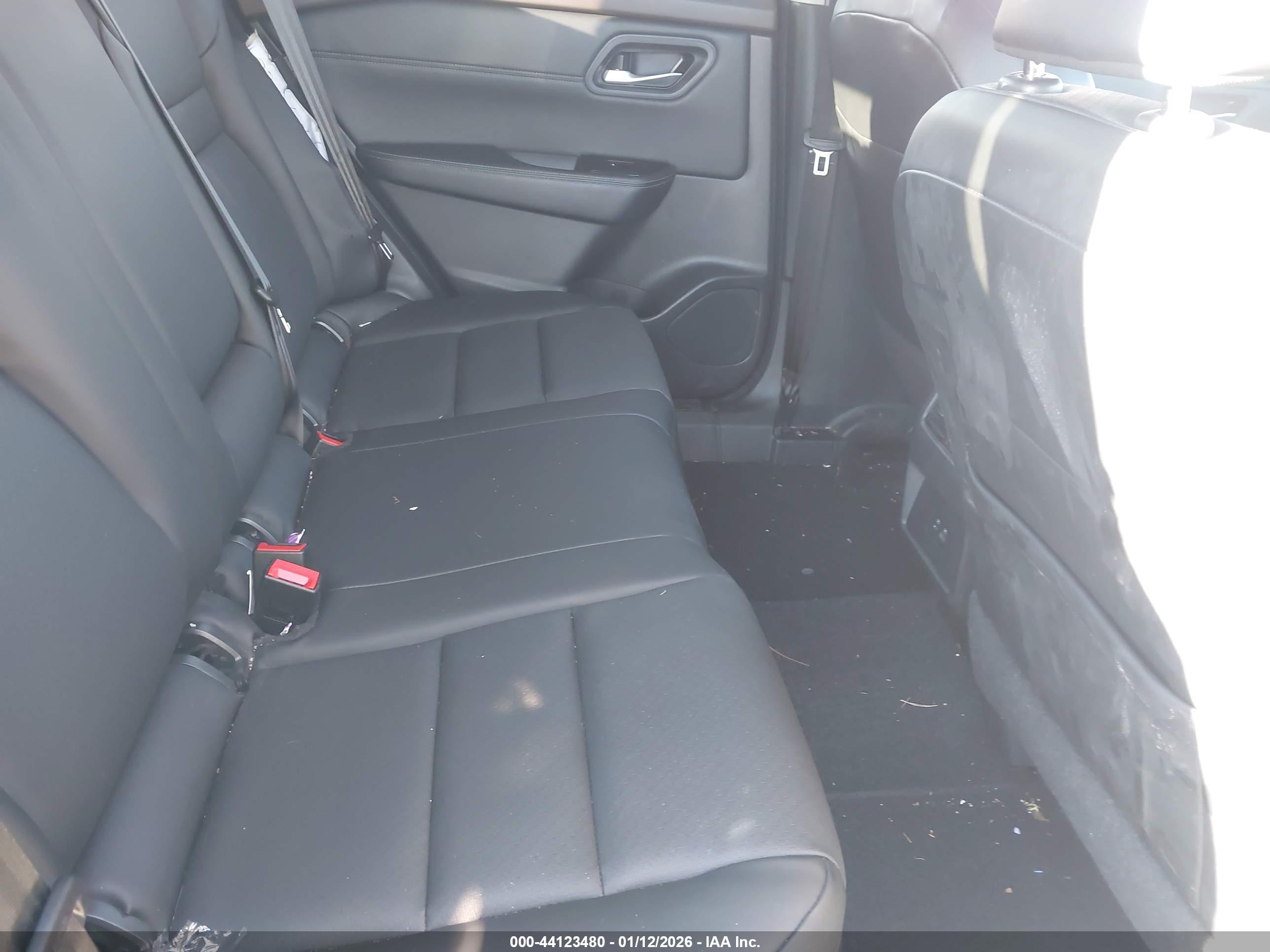 NISSAN ROGUE image 8