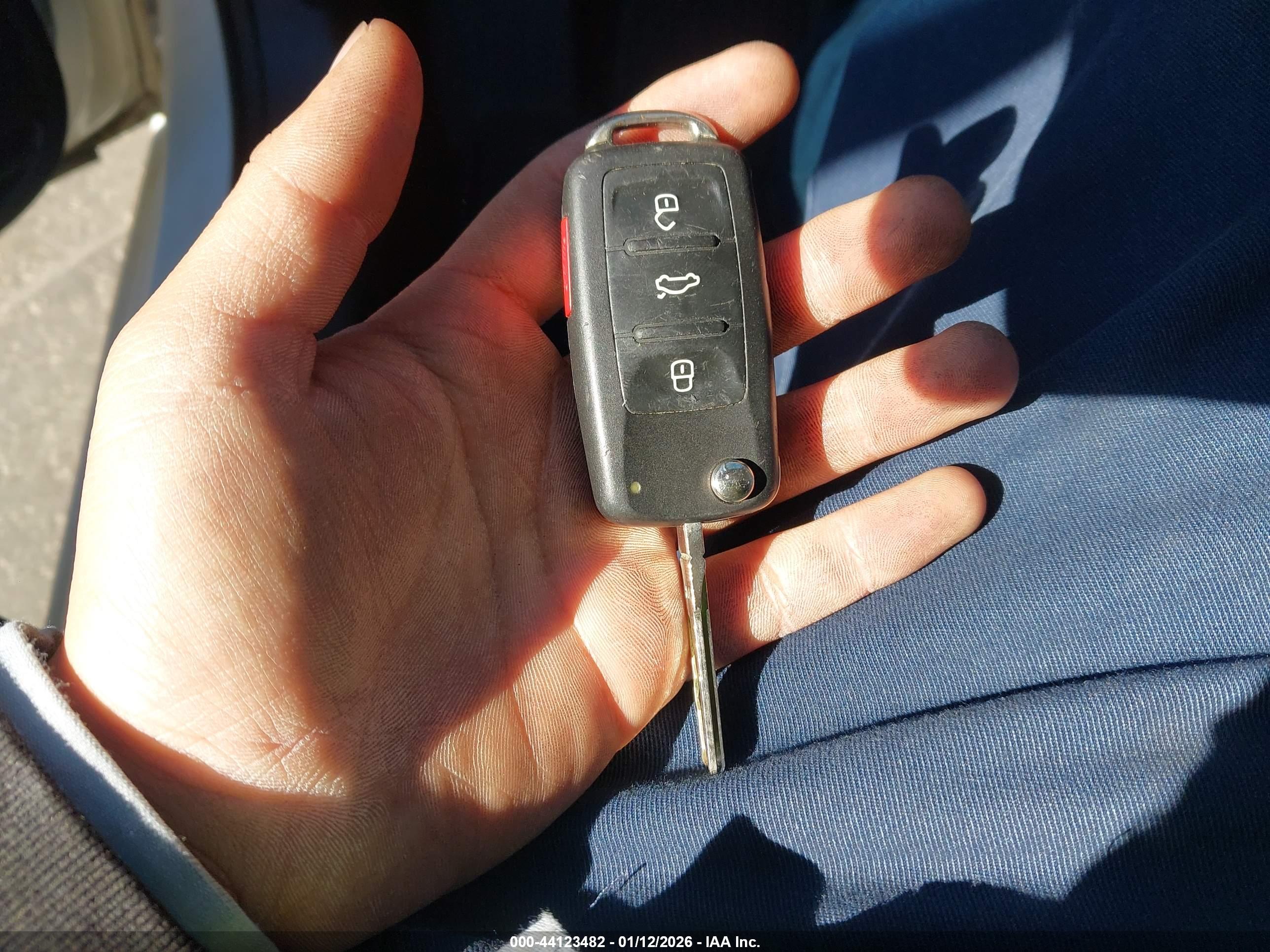 VOLKSWAGEN JETTA image 11