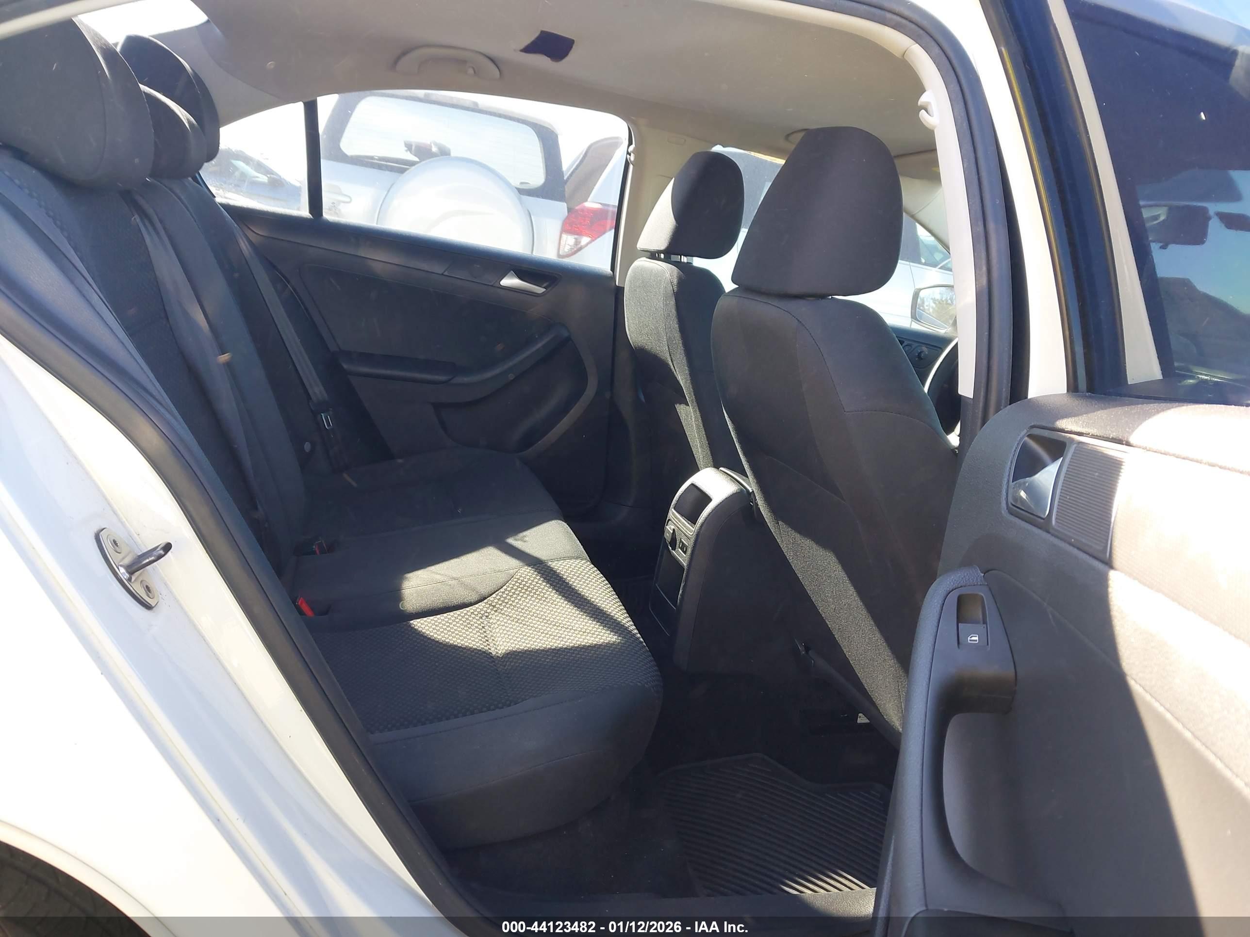 VOLKSWAGEN JETTA image 8