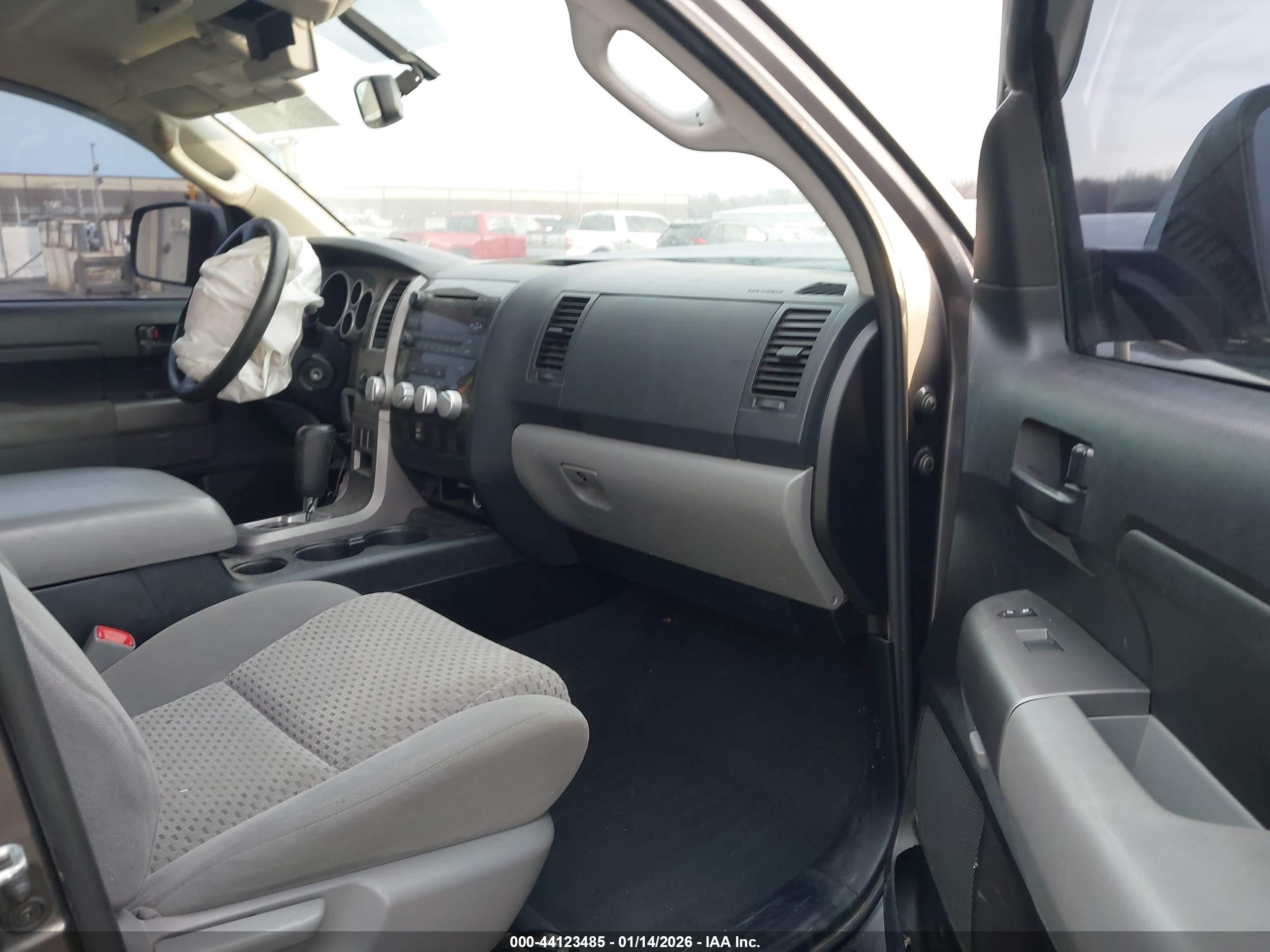TOYOTA TUNDRA image 5