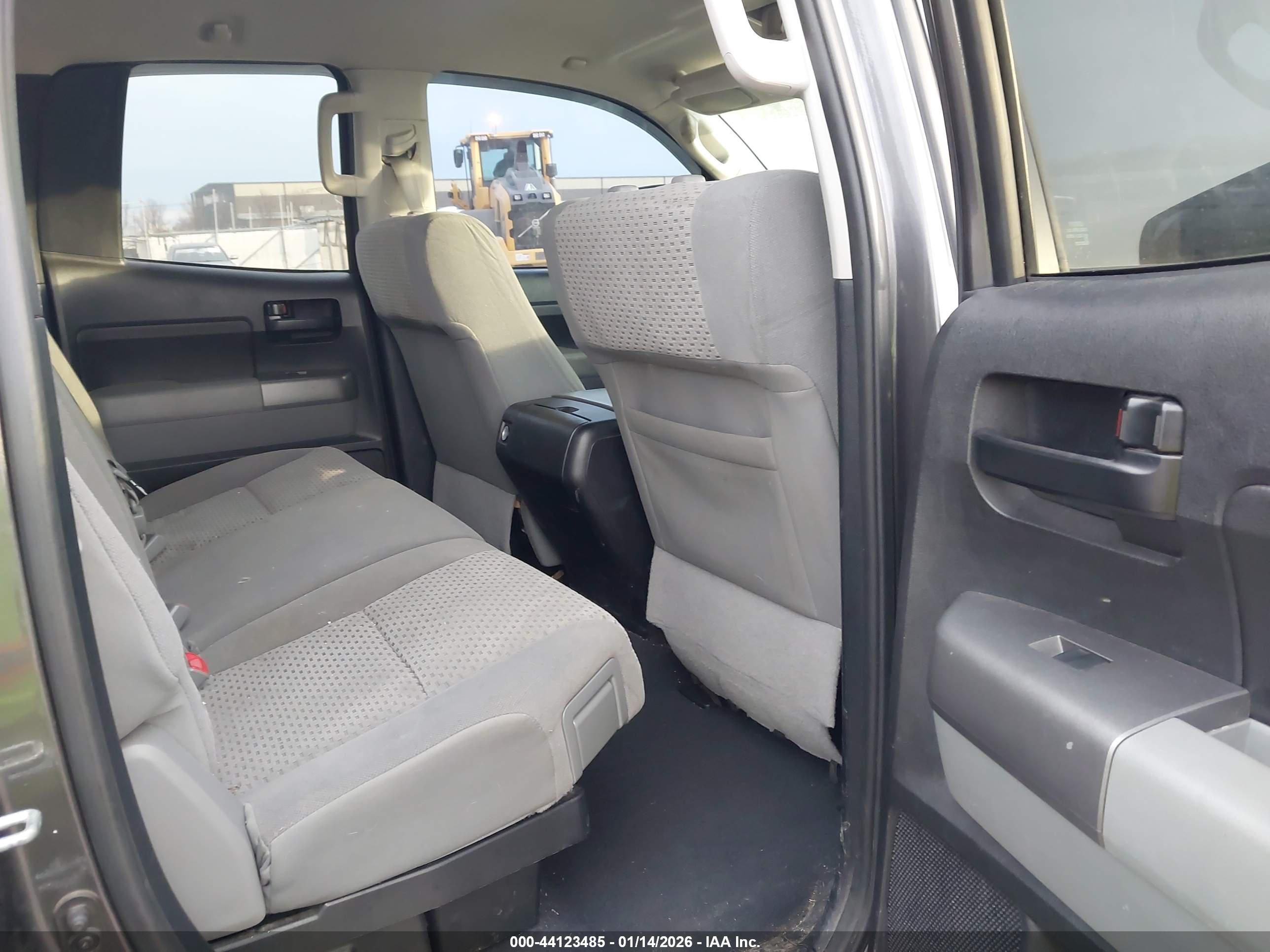TOYOTA TUNDRA image 8