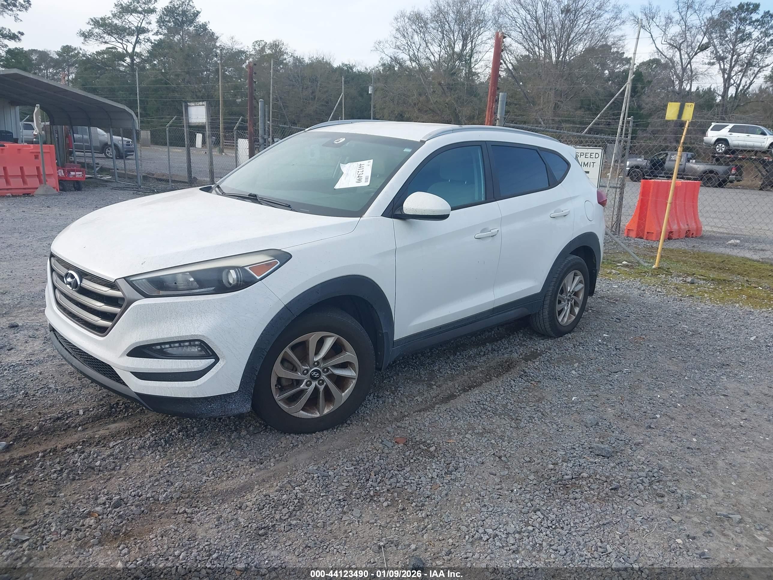 HYUNDAI TUCSON image 2