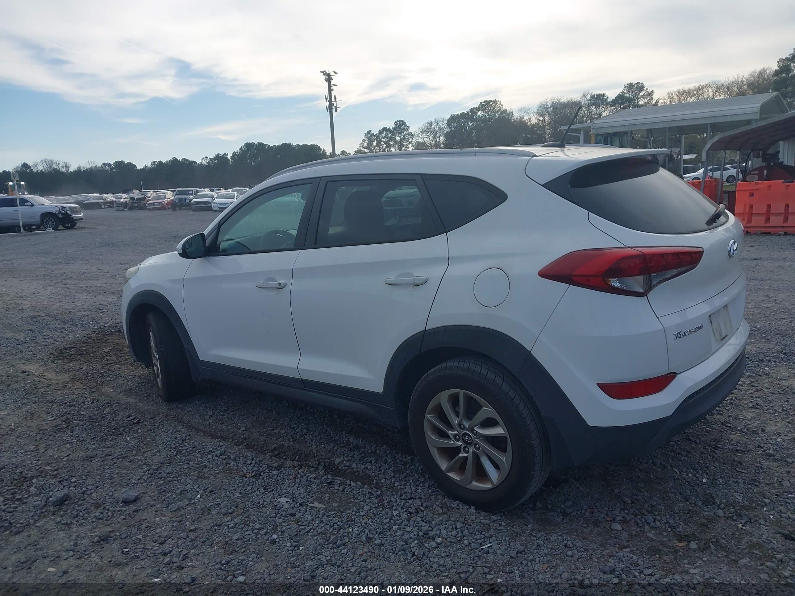 HYUNDAI TUCSON image 3
