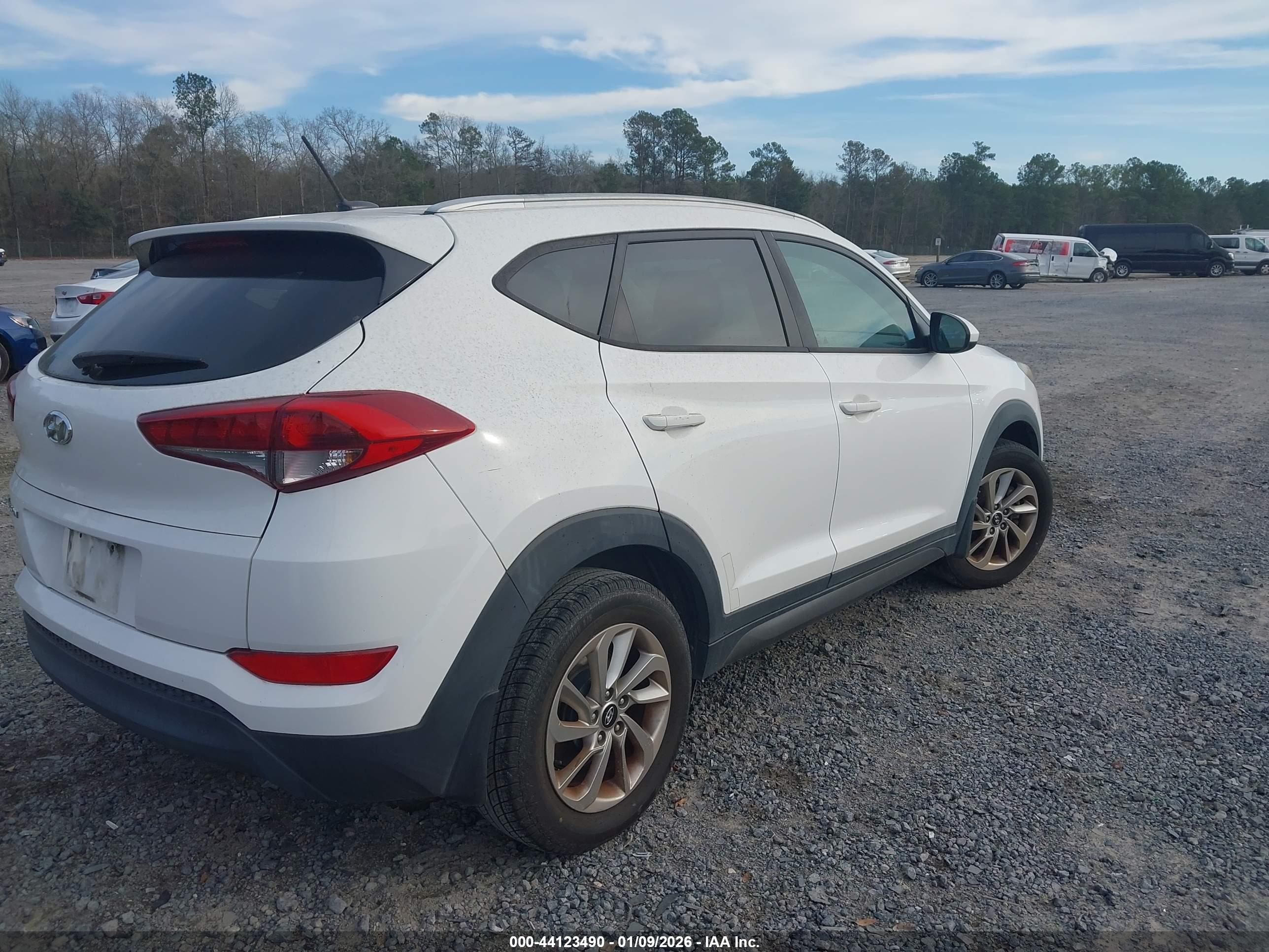 HYUNDAI TUCSON image 4