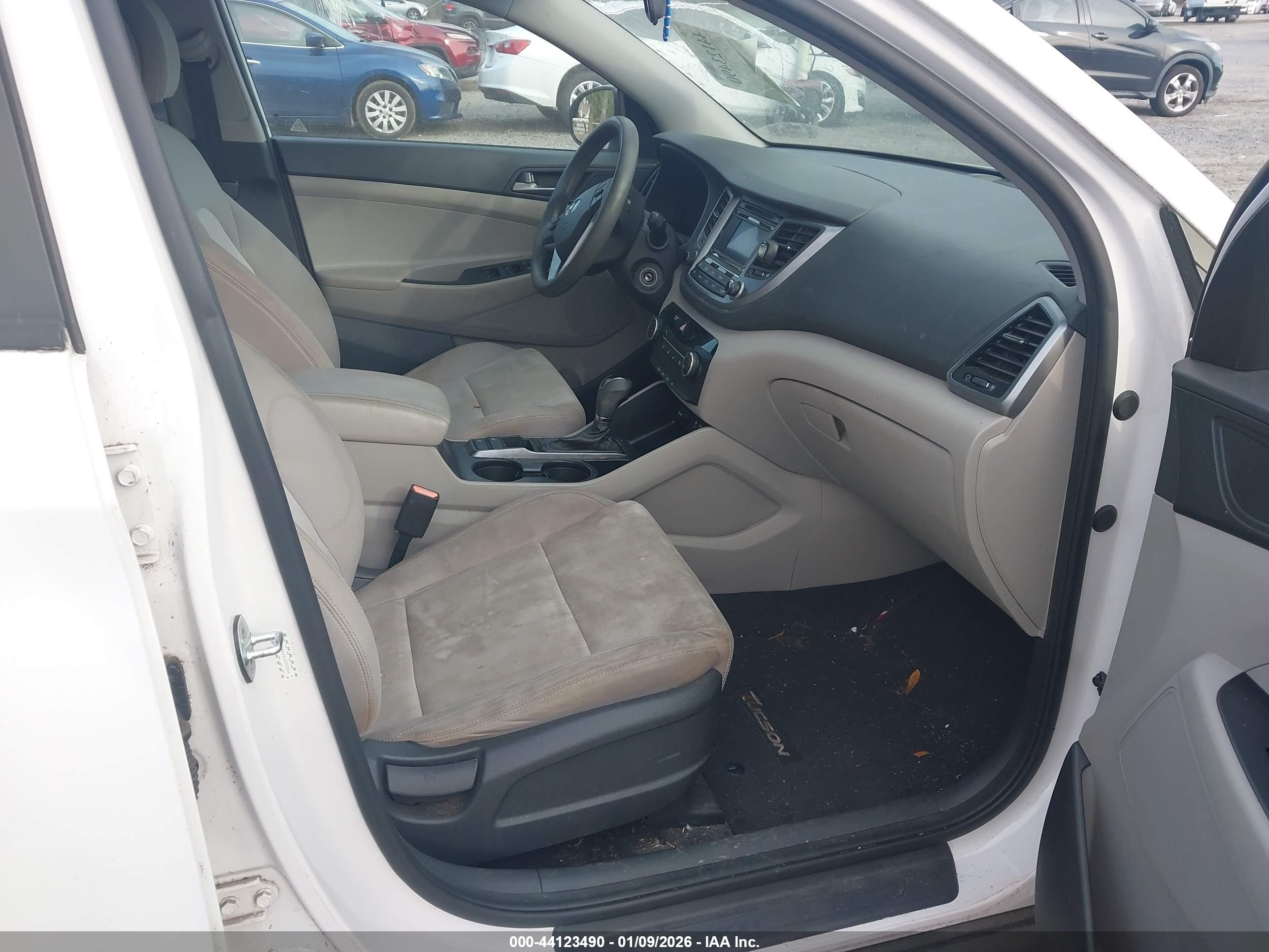HYUNDAI TUCSON image 5