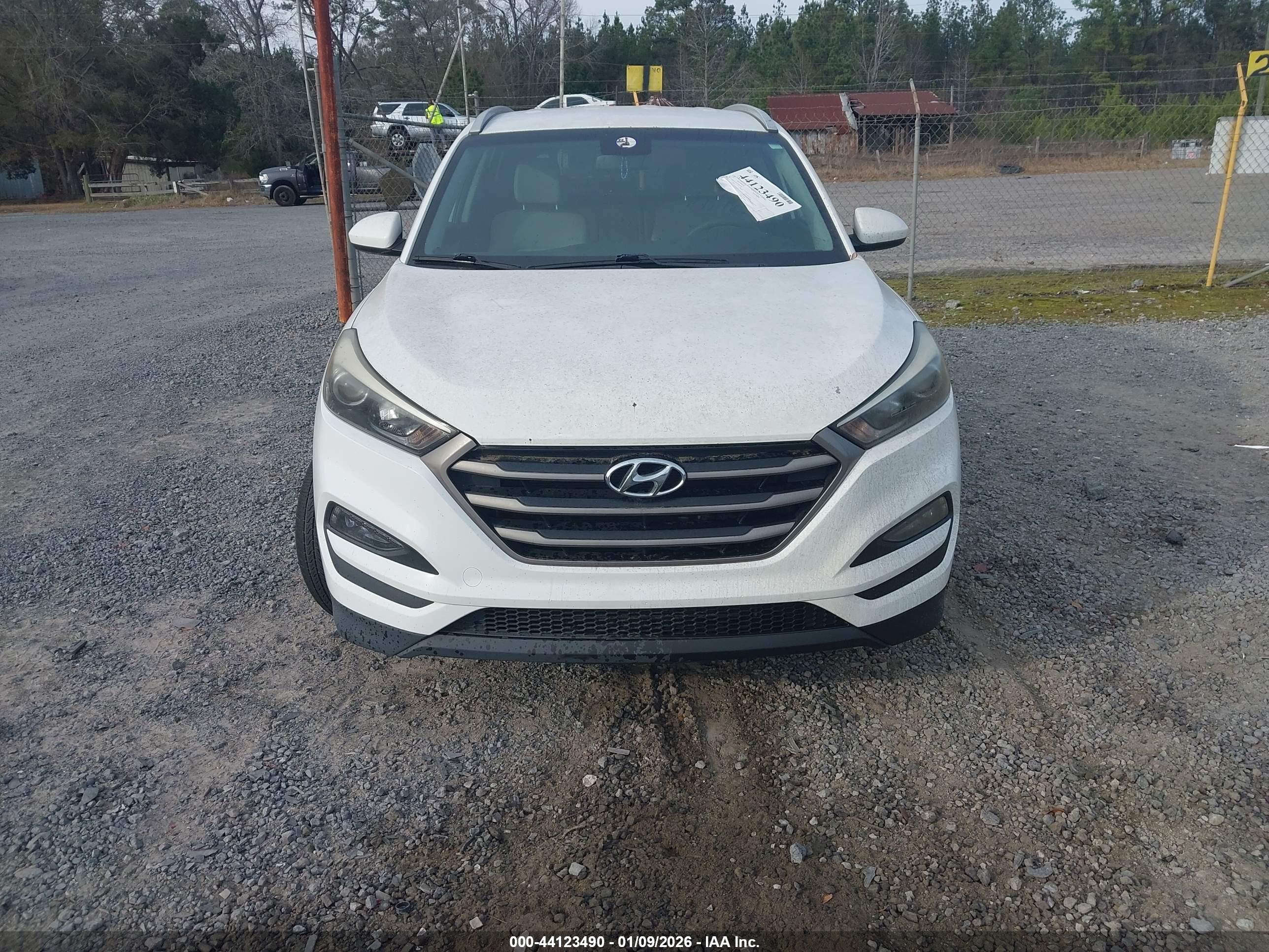 HYUNDAI TUCSON image 6